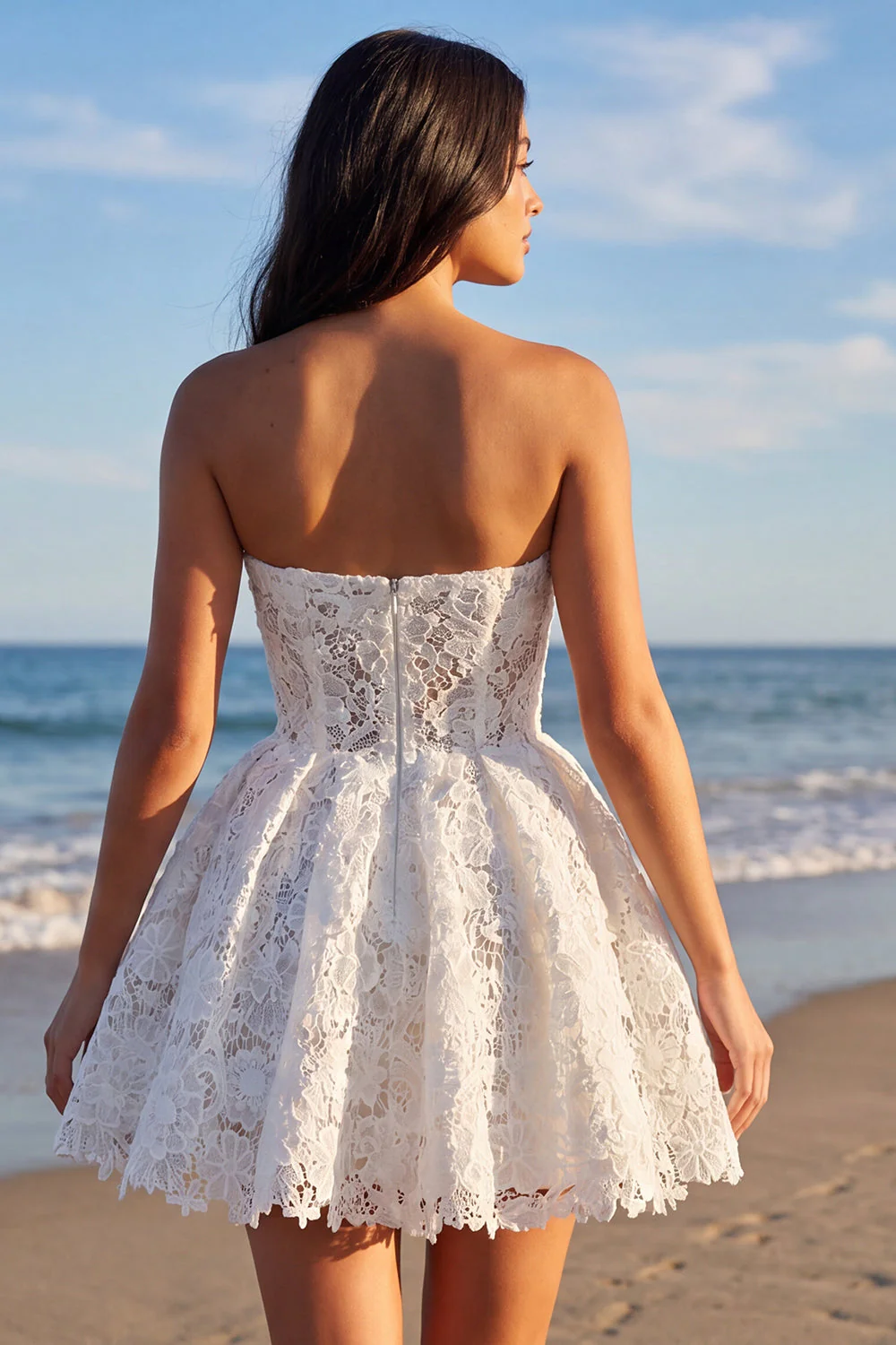 Robe blanche A Short en dentelle florale sans cercles - Image 2