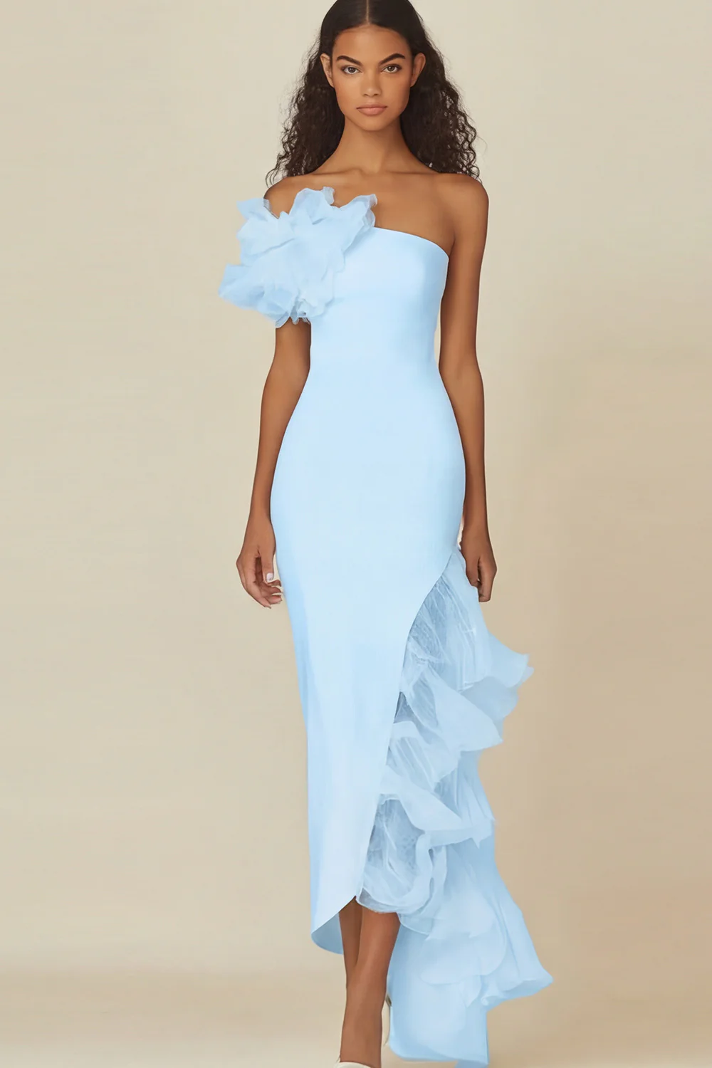 Robe fourreau blanche à une épaule avec volants - Image 11