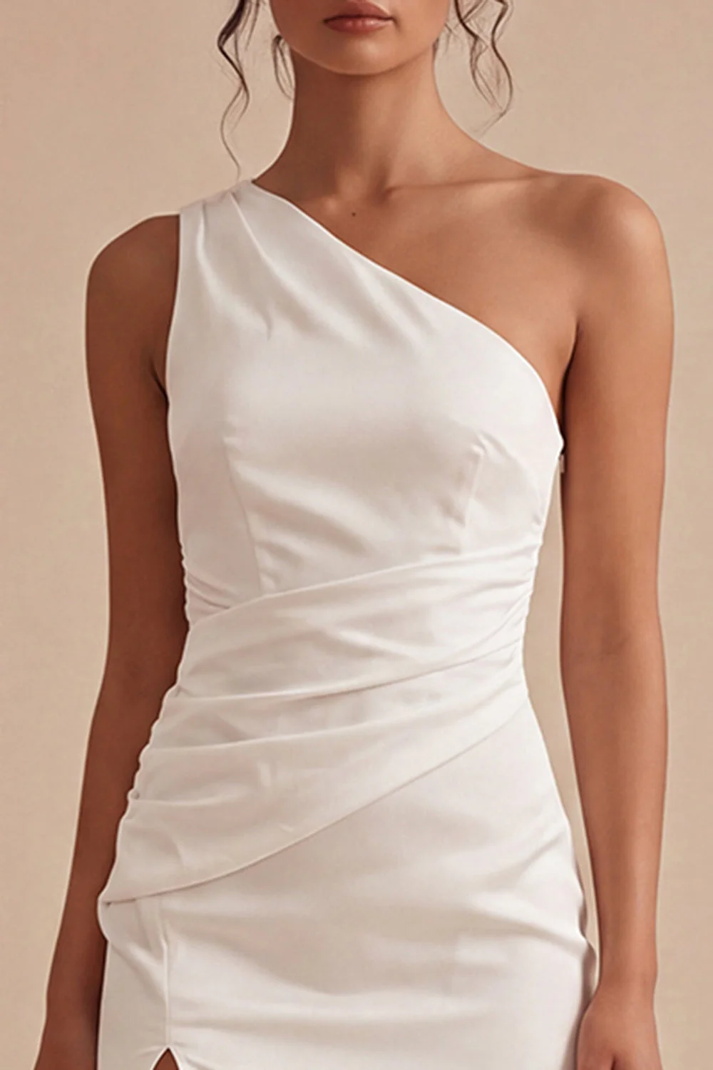 Robe blanche de remise de diplôme blanche bodycon, froncée à une épaule et fente - Image 3