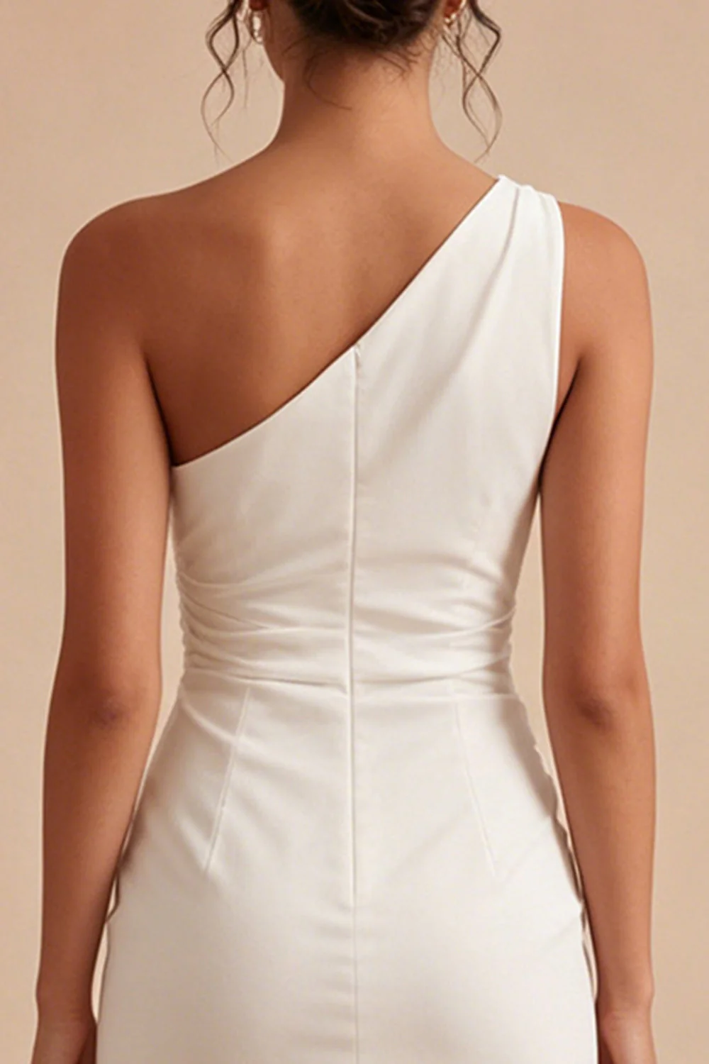 Robe blanche de remise de diplôme blanche bodycon, froncée à une épaule et fente - Image 4