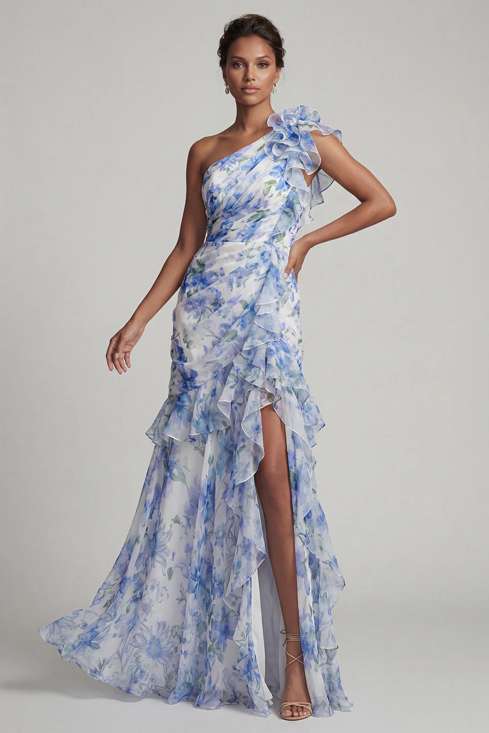 Robe bleu clair, à motifs floraux à volants et fente