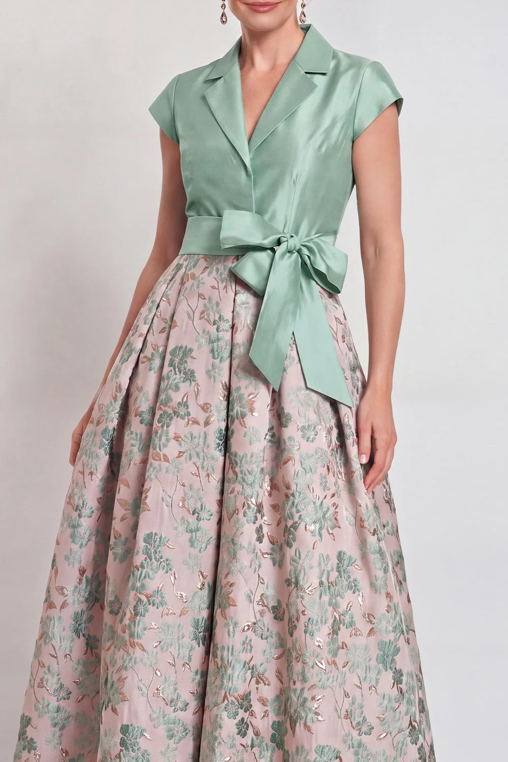 Robe bleu marine à encoche en V à encoche en V avec une longue robe fleurie de la mariée avec nœud - Image 11