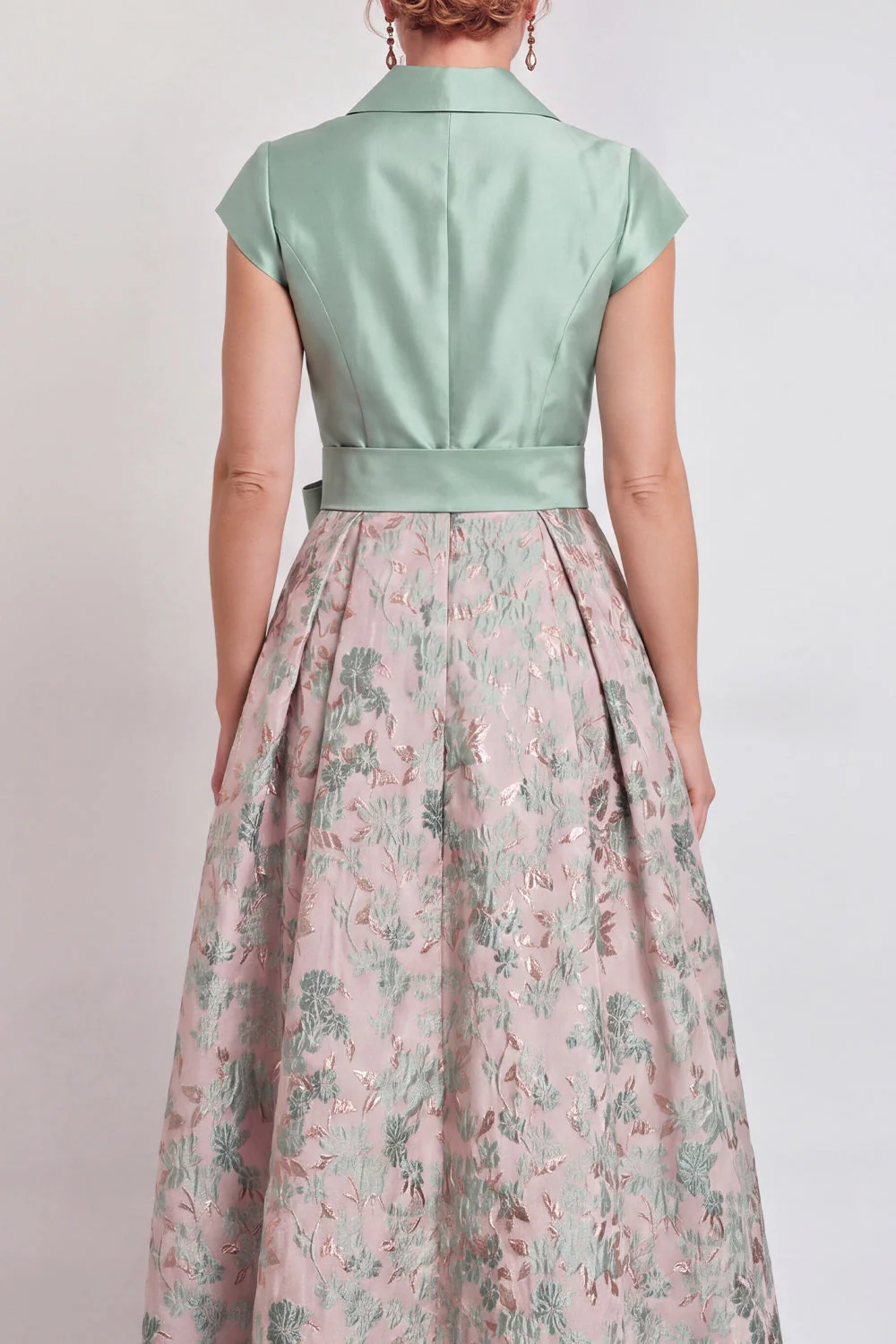 Robe bleu marine à encoche en V à encoche en V avec une longue robe fleurie de la mariée avec nœud - Image 12