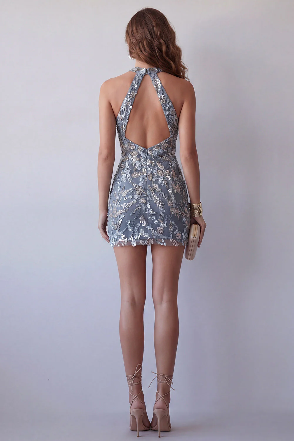 Robe cocktail à dos nus gris bleu scintillant courte perlée - Image 3