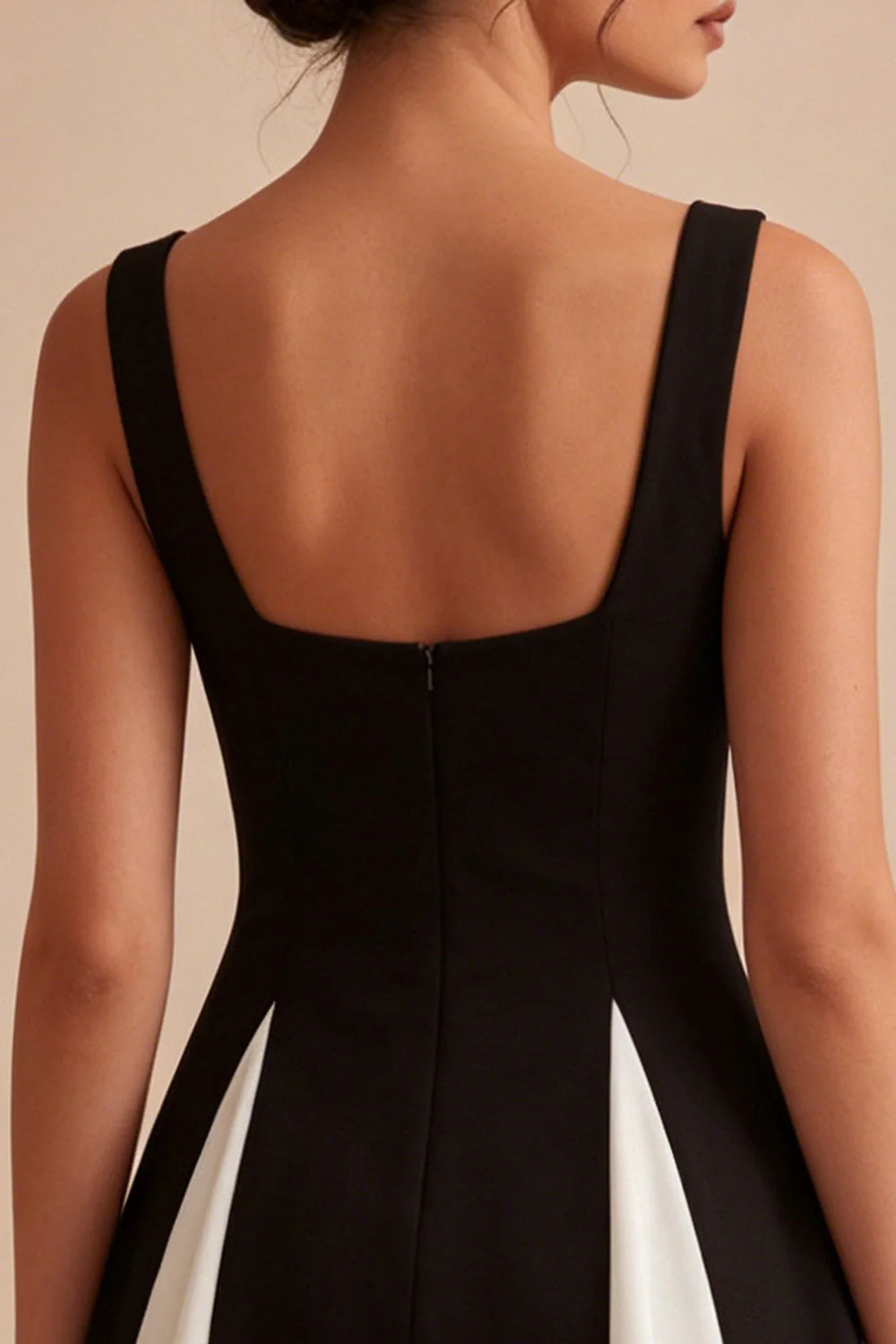 Robe cocktail courte à longues bretelles A Line noir et blanc - Image 4