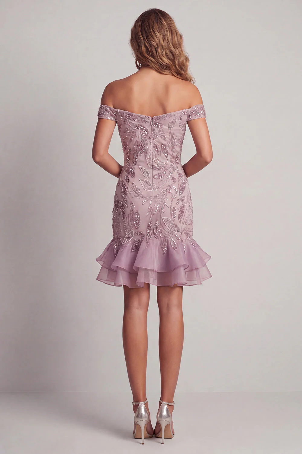 Robe cocktail courte à perles liles, épaule dénudée, avec volants - Image 3