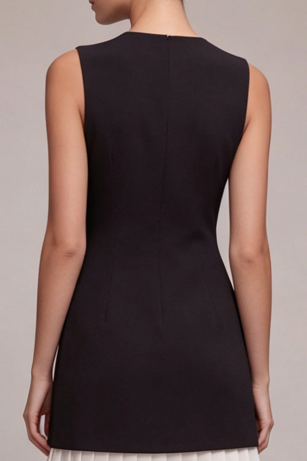 Robe cocktail noire simple à col en V moulant avec plis - Image 4