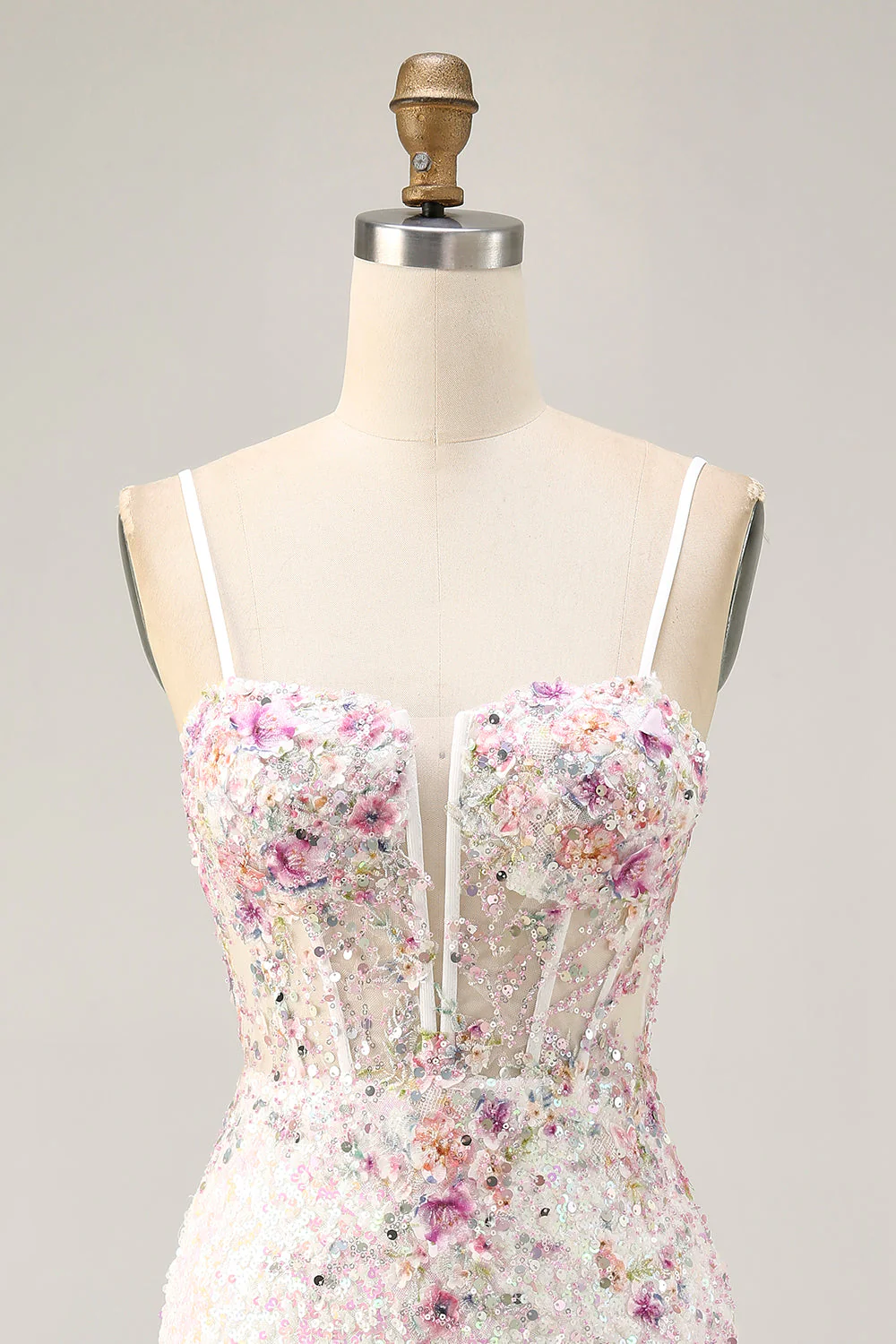 Robe courte à sequins floraux scintillants blancs pour les retrouvailles - Image 4