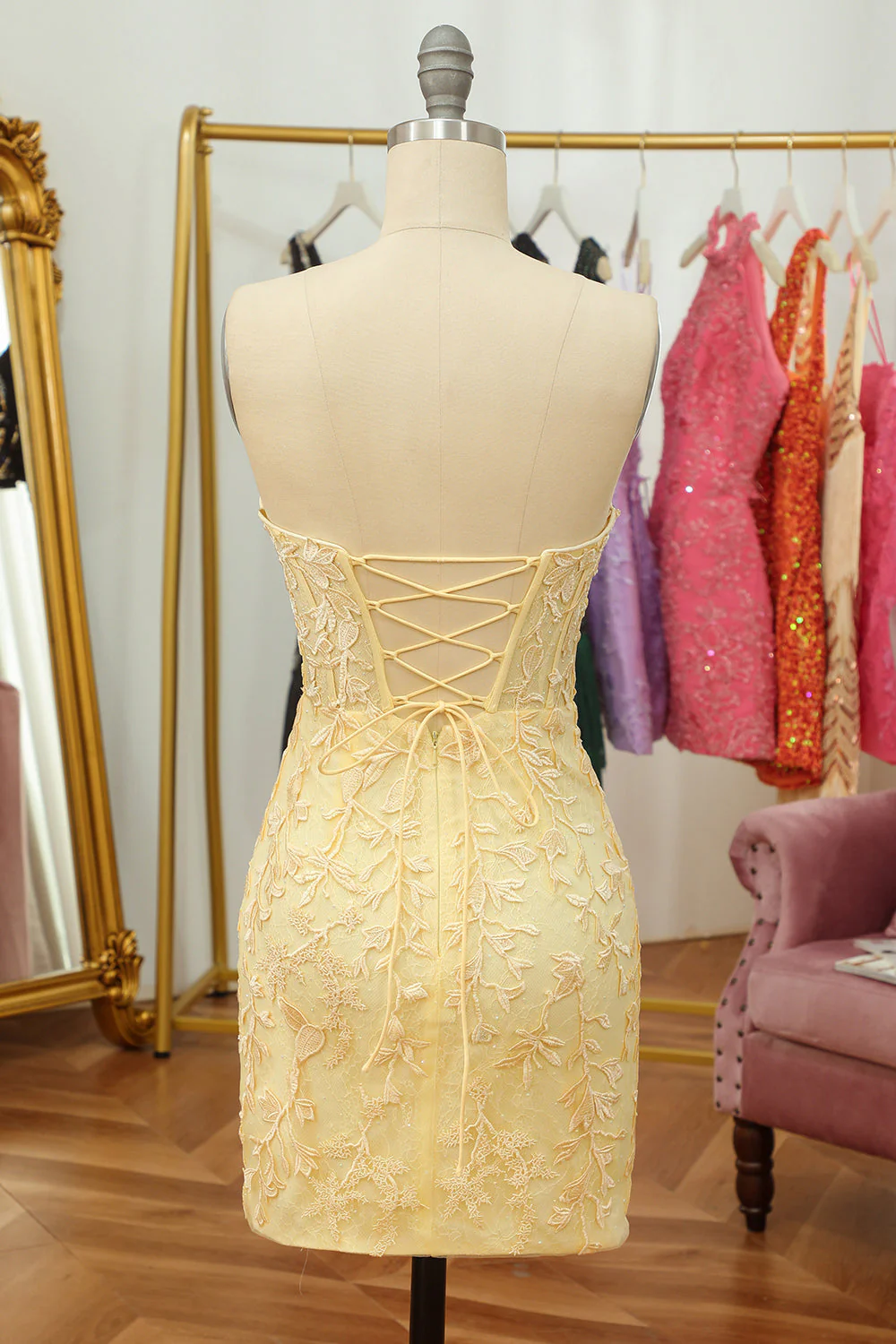 Robe courte Bleu royal serrée avec appliques - Image 16
