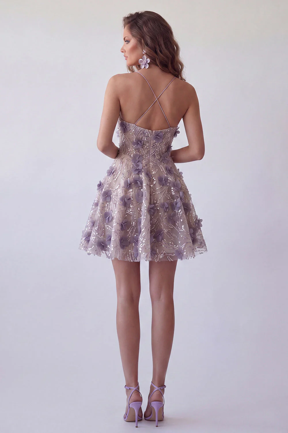Robe courte cocktail courte à paillettes violettes scintillantes - Image 3