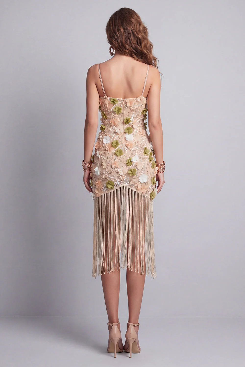 Robe courte cocktail courte fleurie à abricot perlé et scintillante avec franges - Image 3