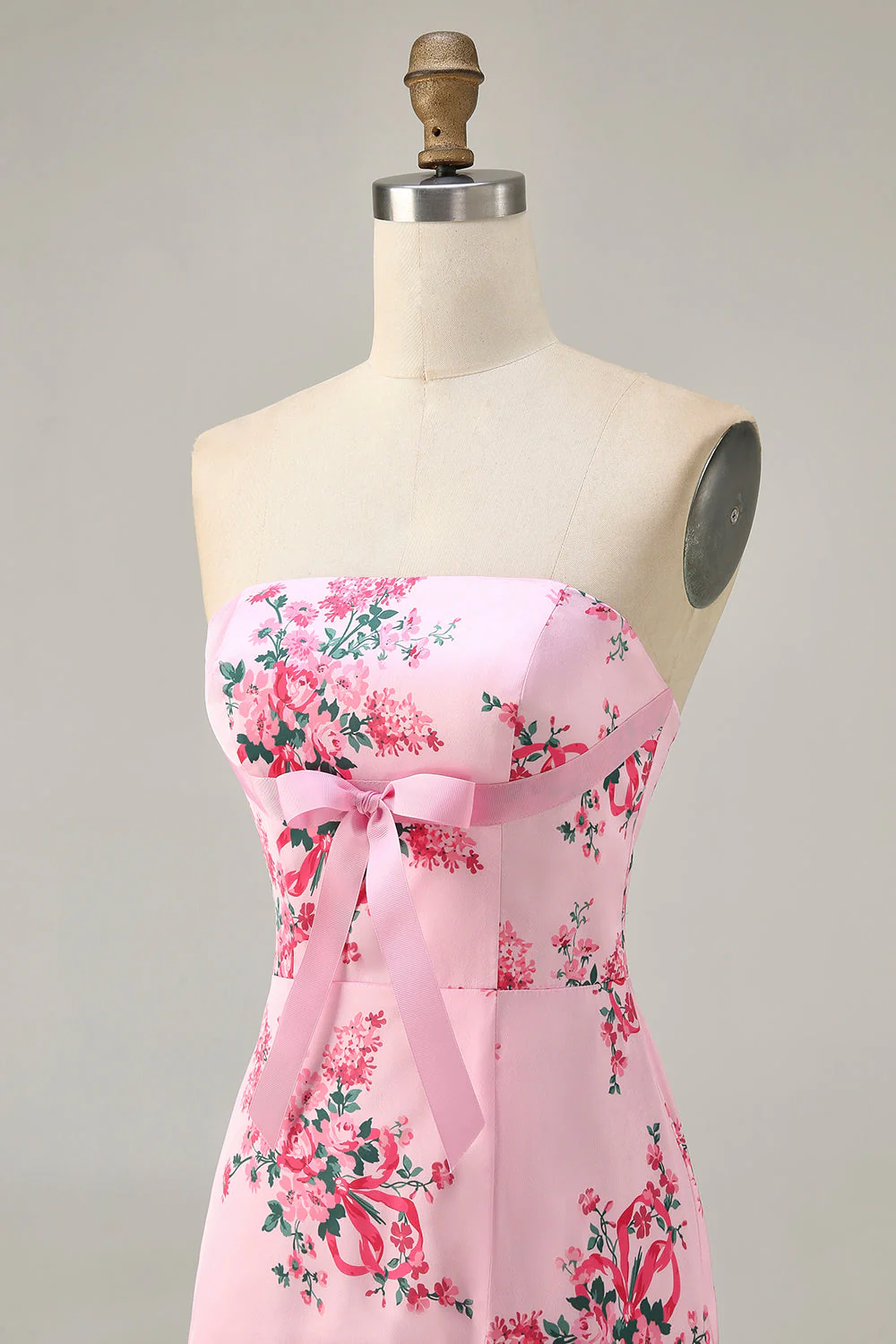 Robe courte de bal imprimée sans bretelles florale rose avec volants - Image 5