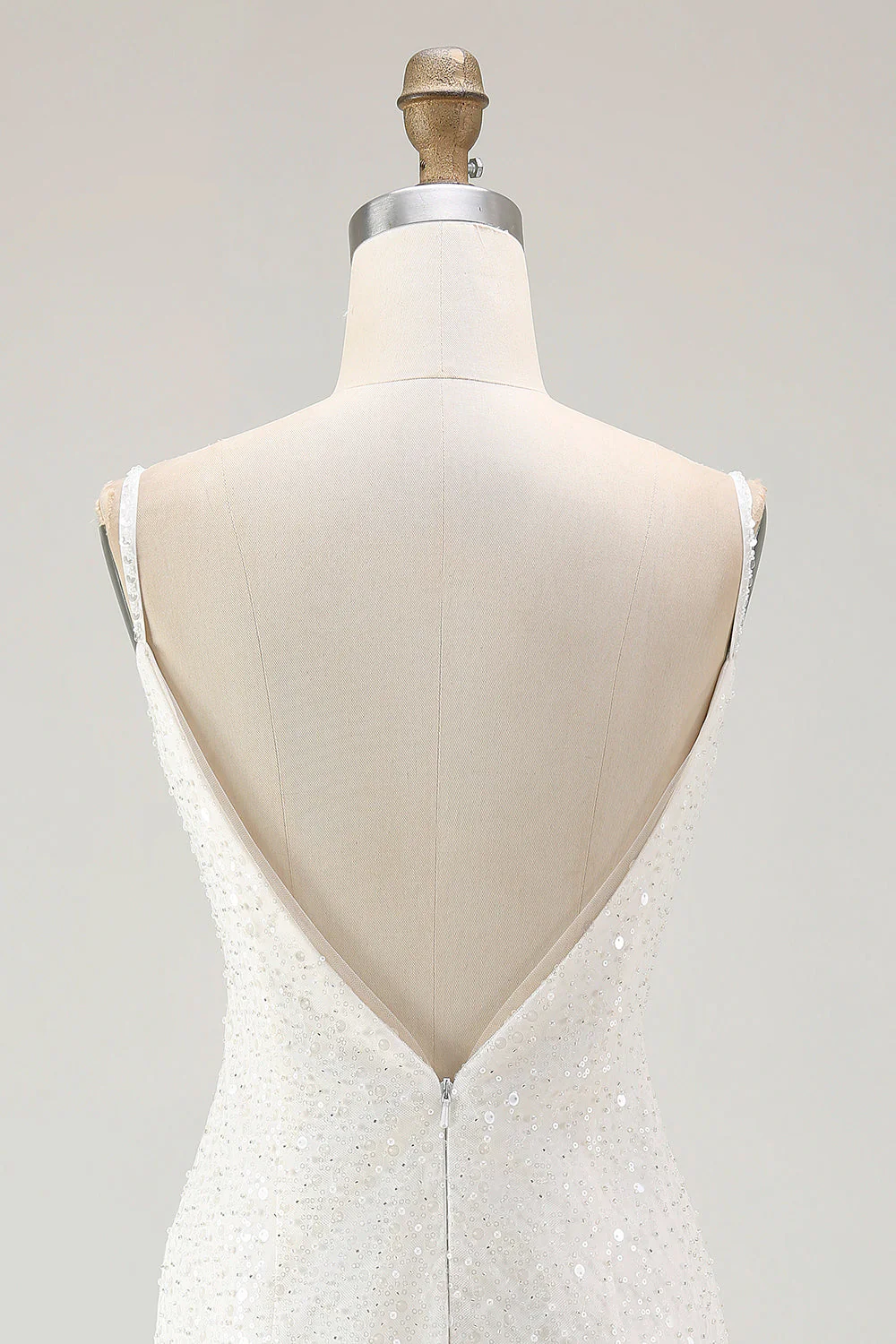 Robe courte moulante blanche à paillettes avec bretelles fines - Image 8