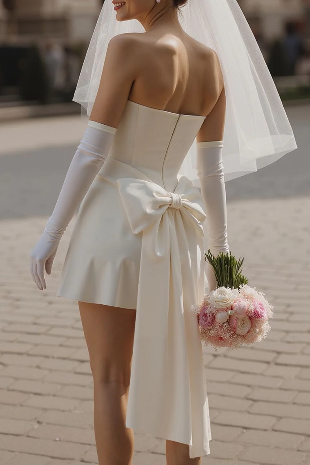 Robe courte de mariée Sweetheart Ivory Bodycon (sans gants) - Image 4