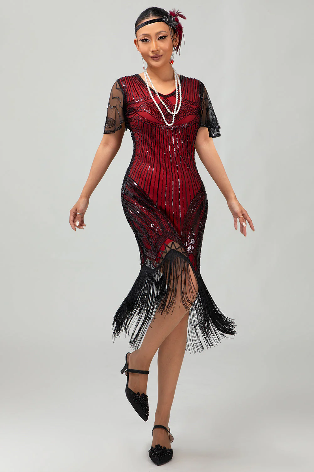 Robe courte moulante noire scintillante à franges rouges des années 1920 avec franges