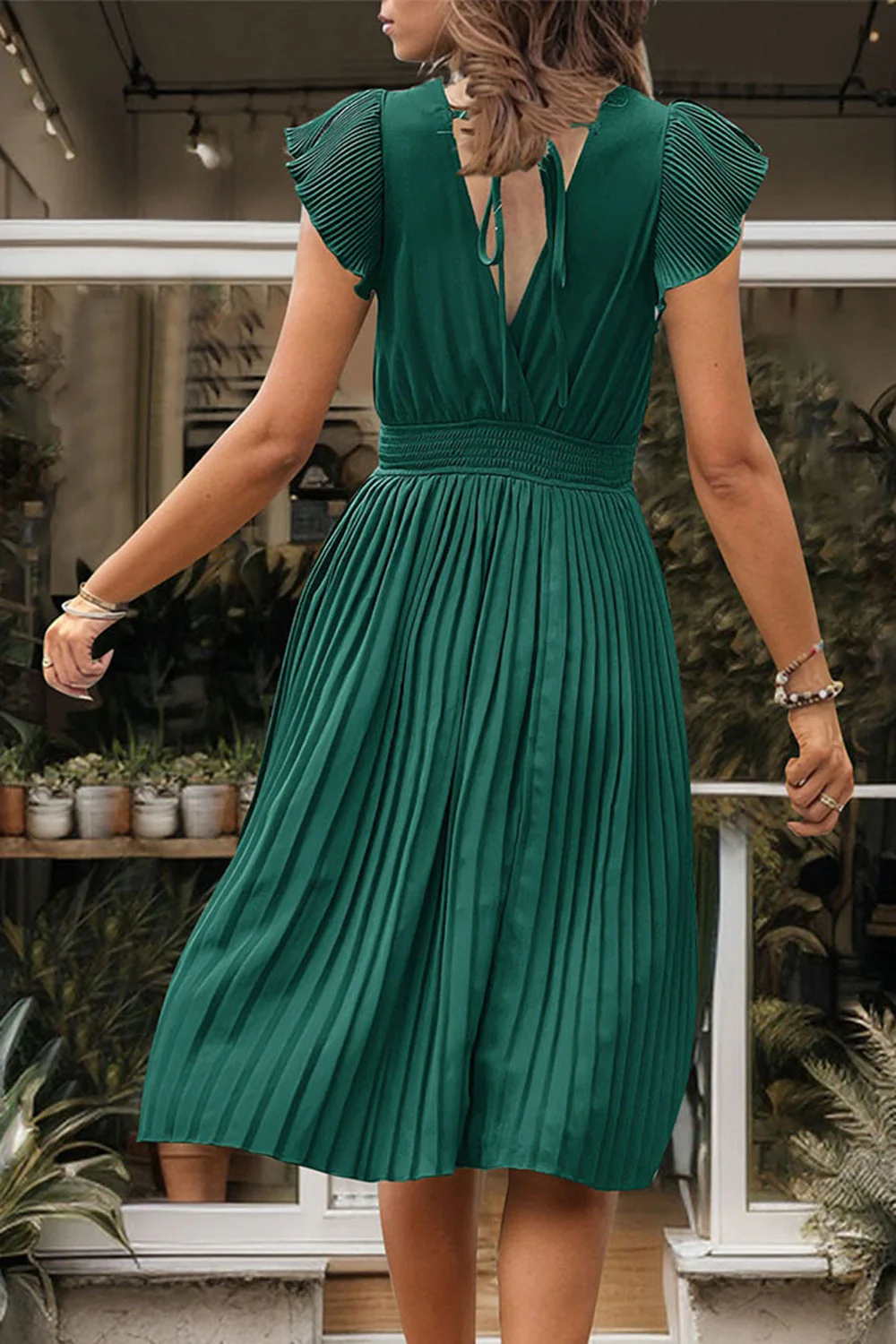 Robe d’été plissée trapèze noire à col en V - Image 6