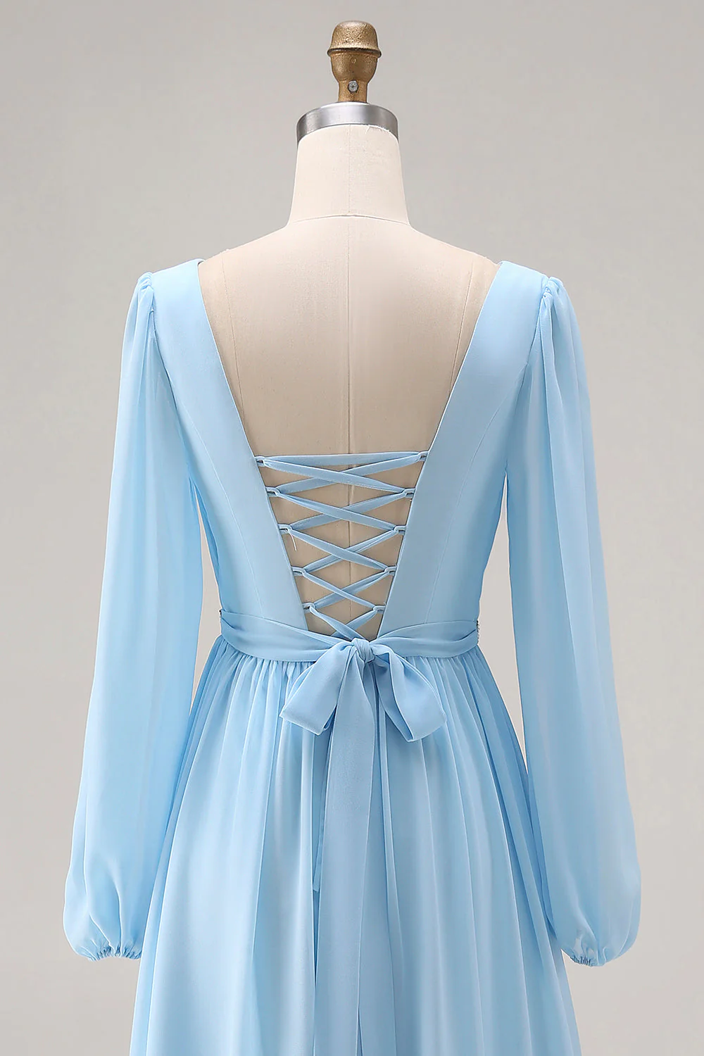 Robe d’invité de mariage bleu ciel à manches longues à manches froncées et fente - Image 5