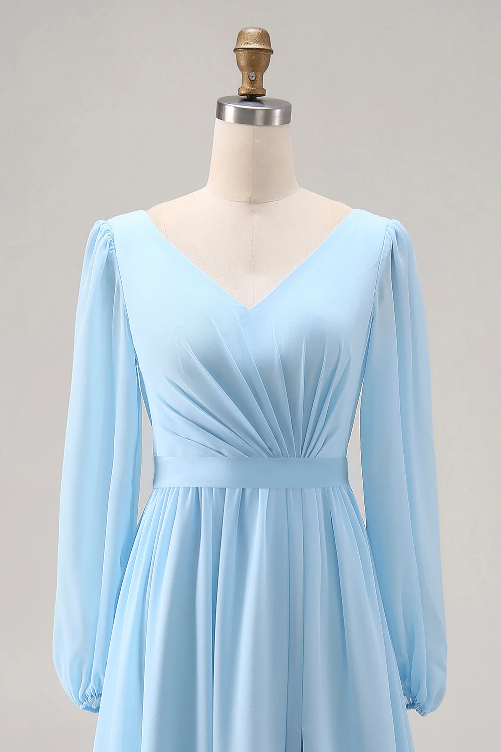 Robe d’invité de mariage bleu ciel à manches longues à manches froncées et fente - Image 6