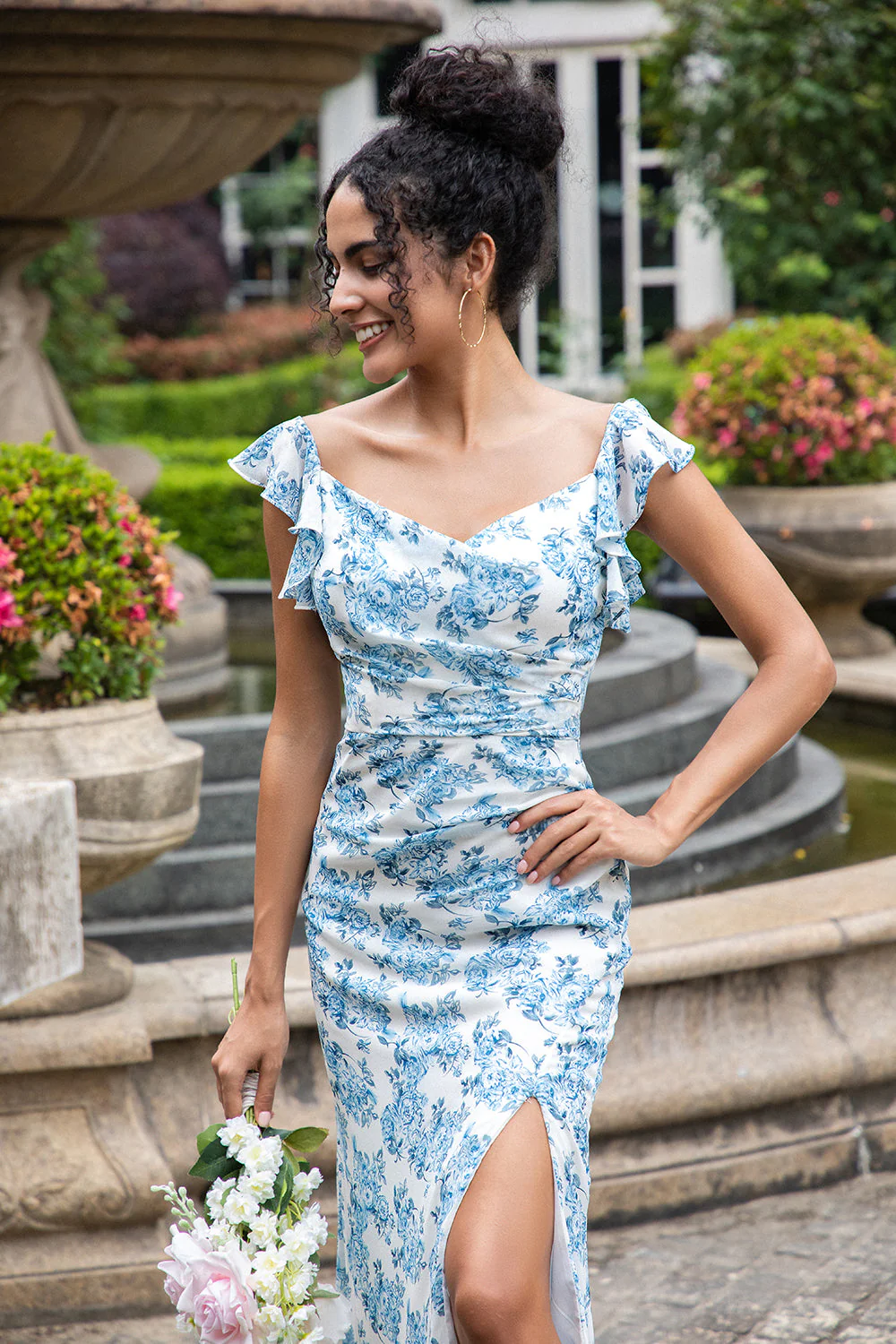 Robe d’invitée de fête de mariage Maxi à imprimé sirène à fleurs bleues blanches avec fente - Image 6