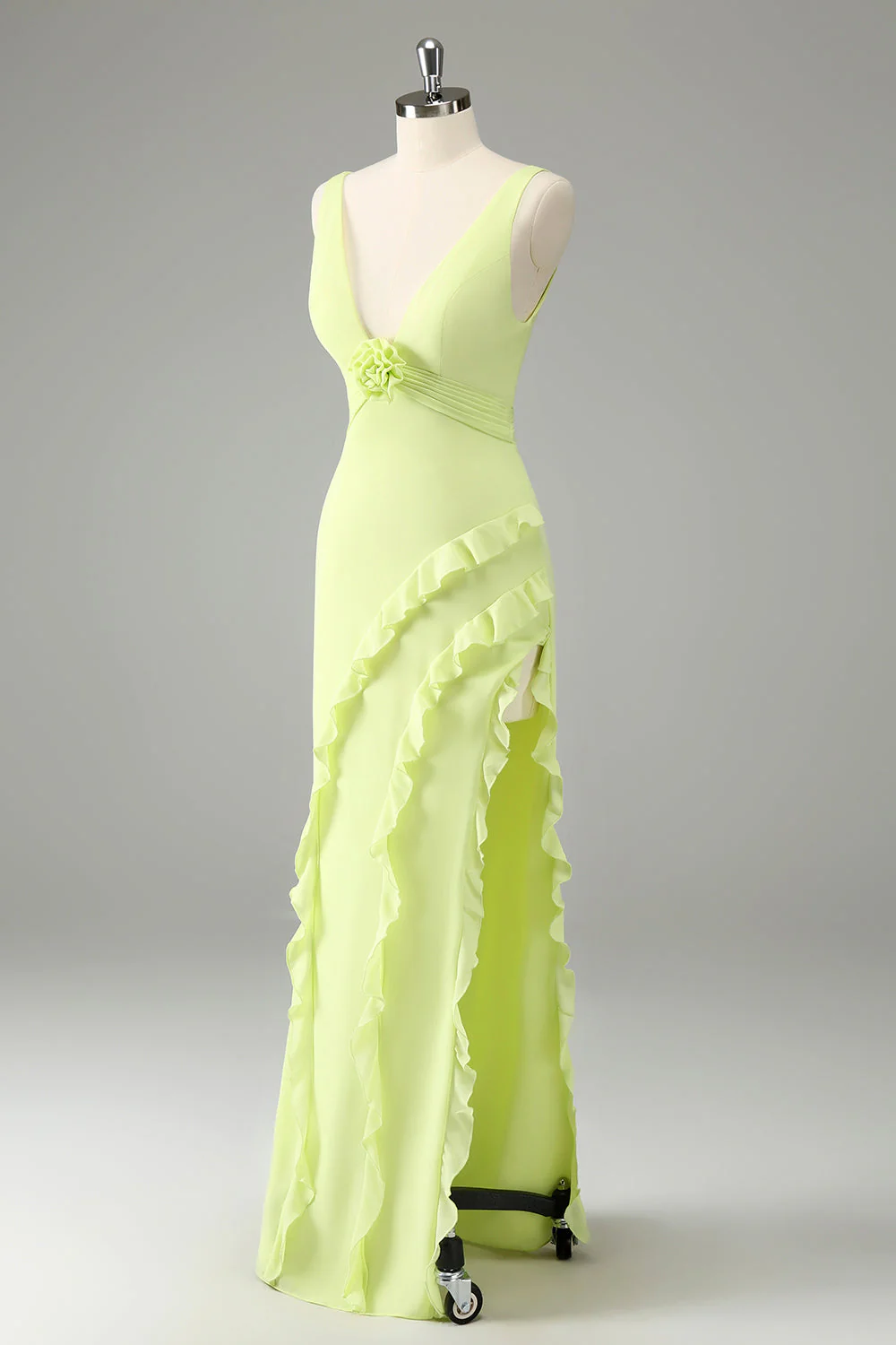 Robe d’invitée de mariage à volants à col en V profond lime avec fente - Image 3