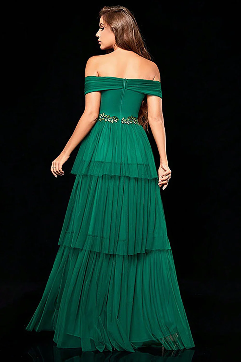 Robe de bal à plusieurs niveaux vert foncé à épaules dénudées avec volants - Image 2