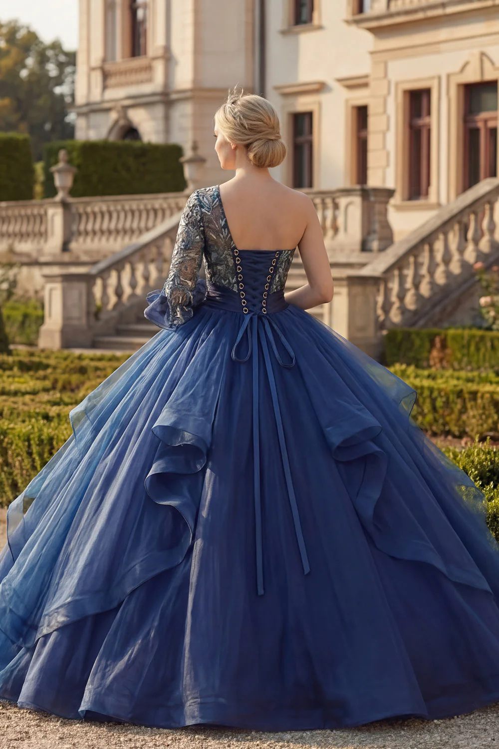 Robe de bal à une épaule bleu marine robe florale de quinceañera avec volants - Image 2