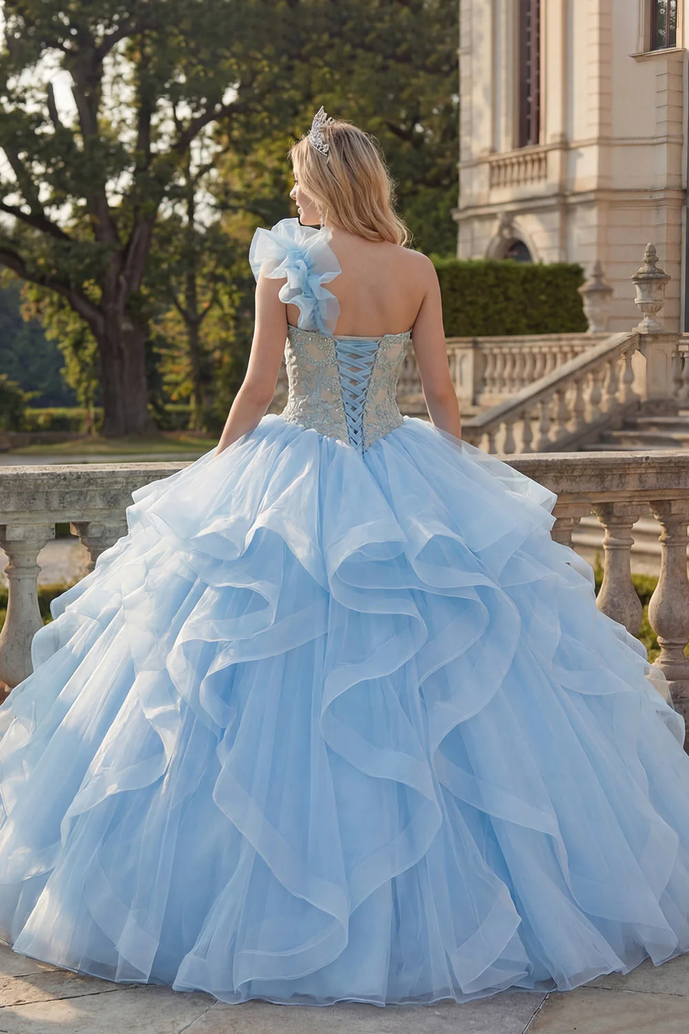 Robe de bal à une épaule en style bleu ciel appliqué robe de quinceañera avec volants - Image 2