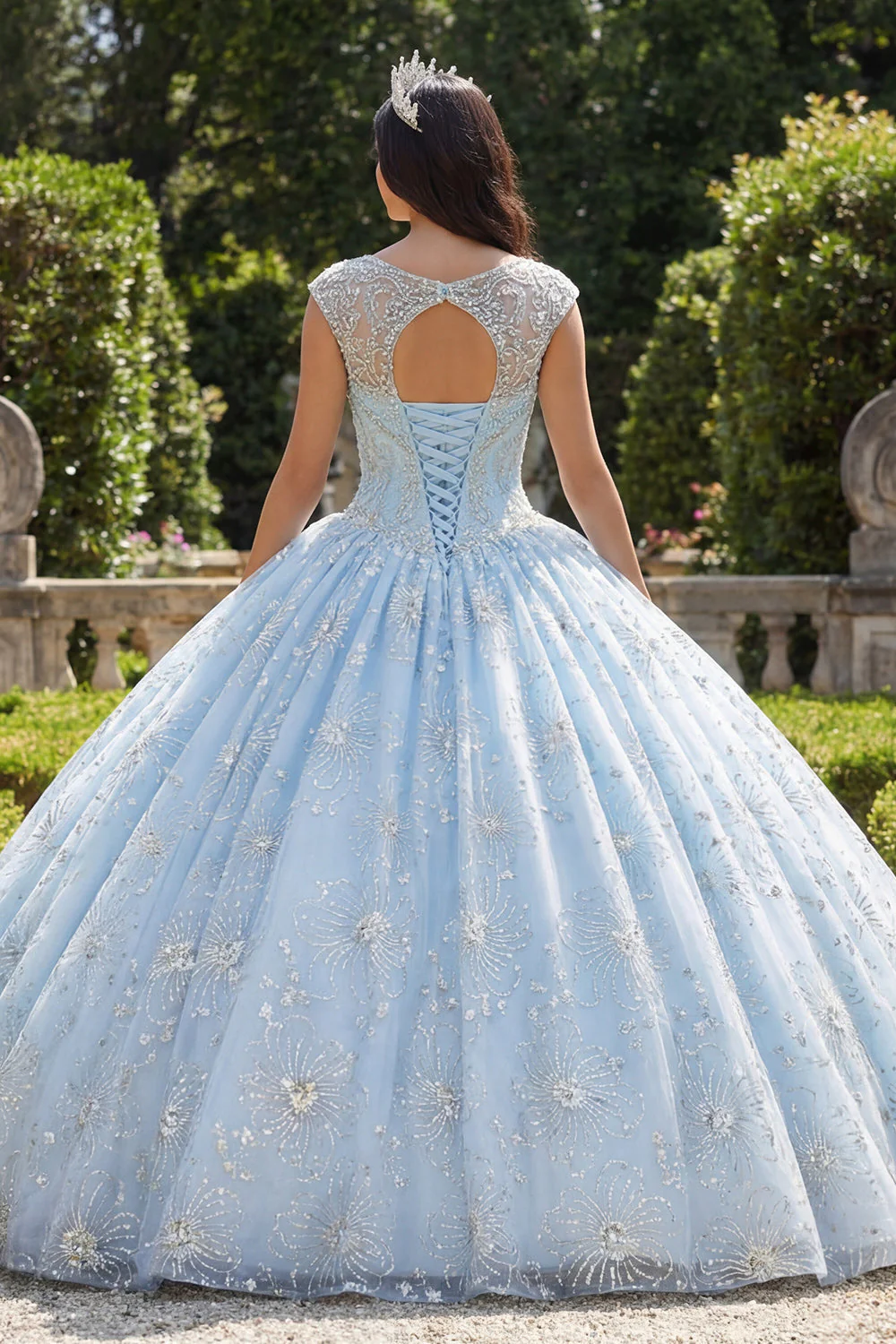 Robe de bal bleu ciel perlée à col illusion Quinceañera - Image 2