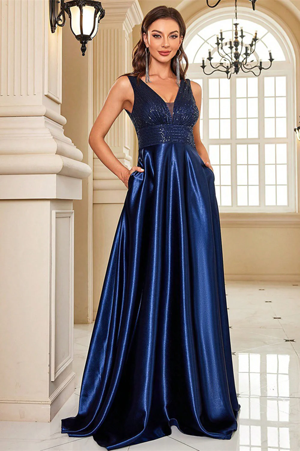 Robe de bal bleu marine à col en V avec poches