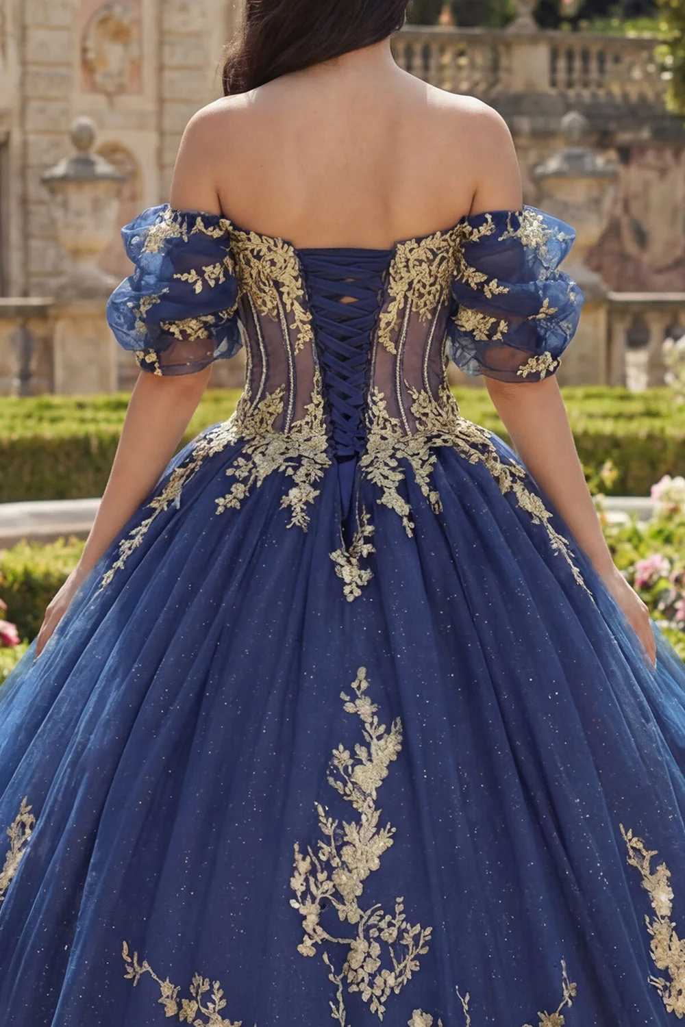 Robe de bal bleu marine dénudée avec des appliques - Image 4