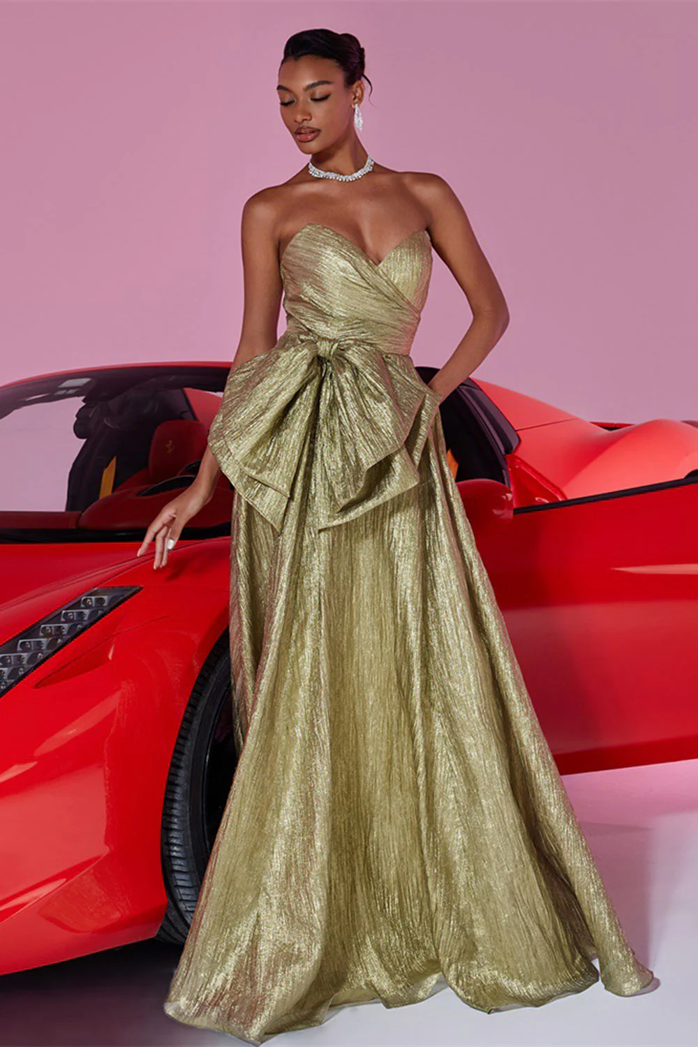 Robe de bal bretelles une ligne dorée avec noeud