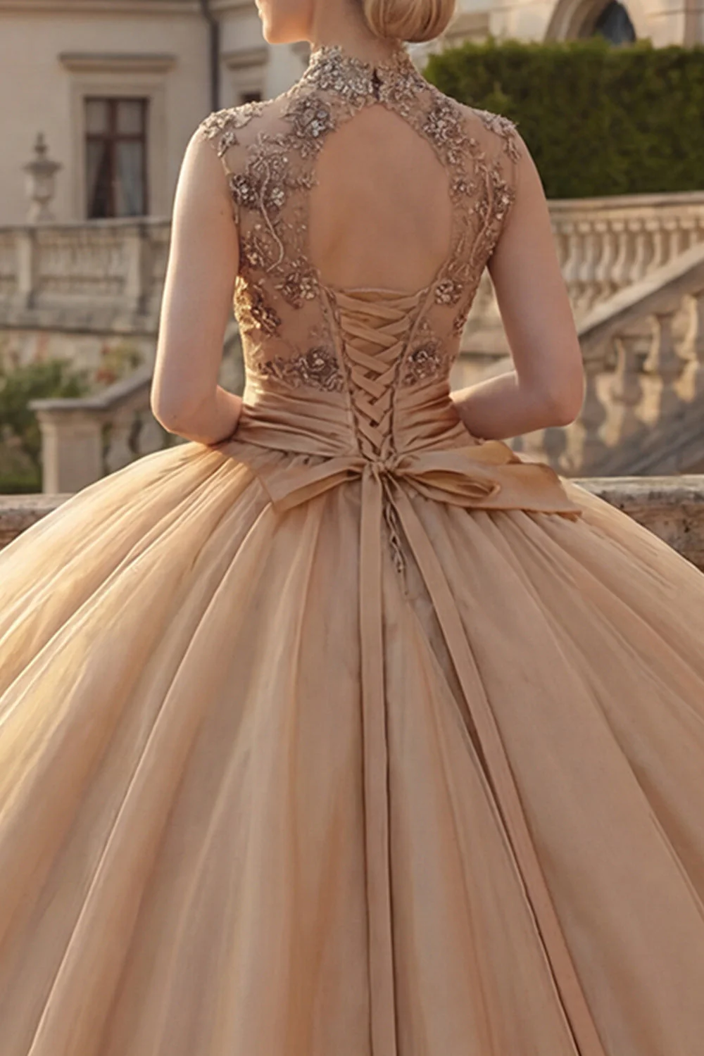 Robe de bal champagne à col montant et froncée de la princesse Quinceañera - Image 4