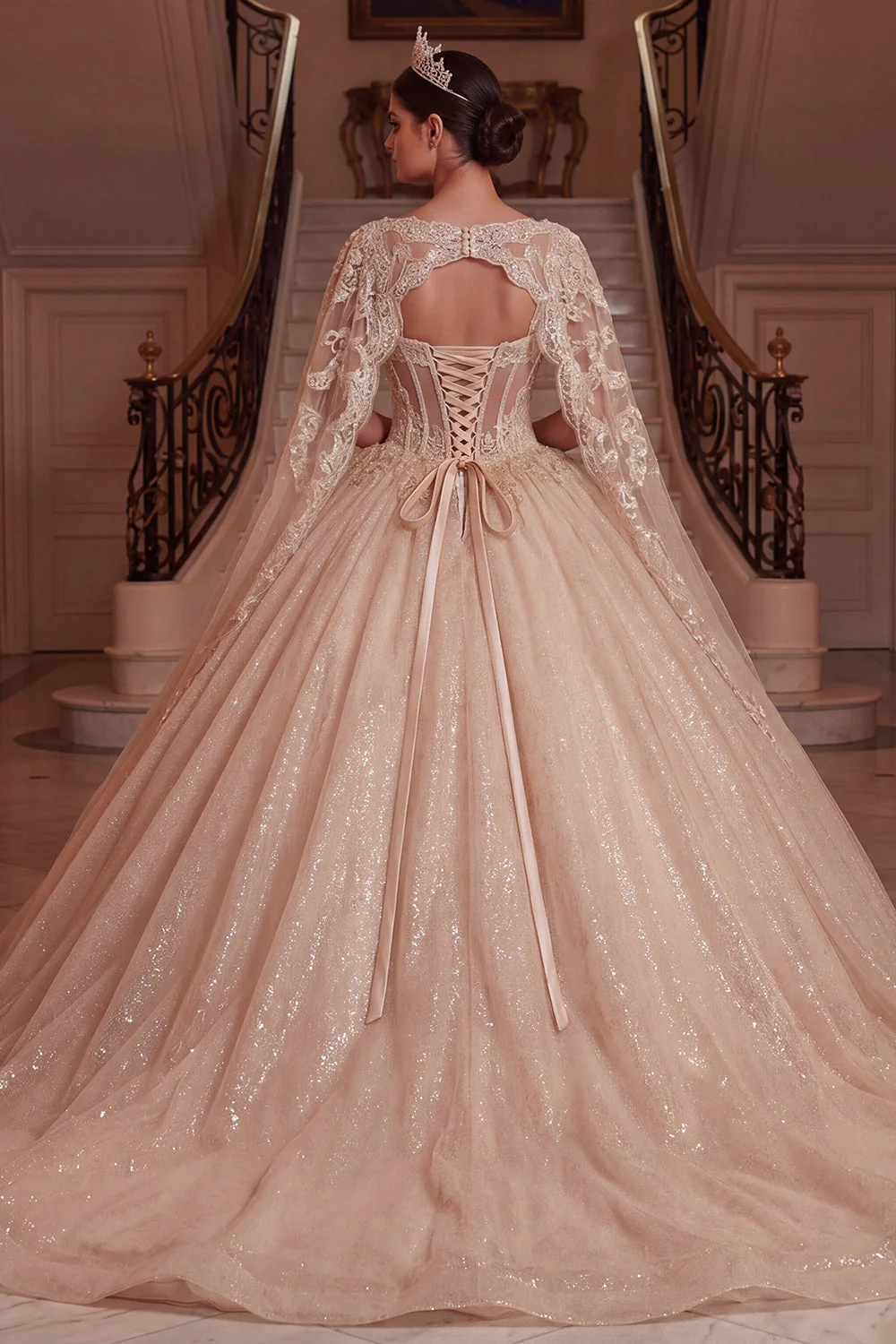 Robe de bal corset à col en V champagne avec manches cape - Image 2
