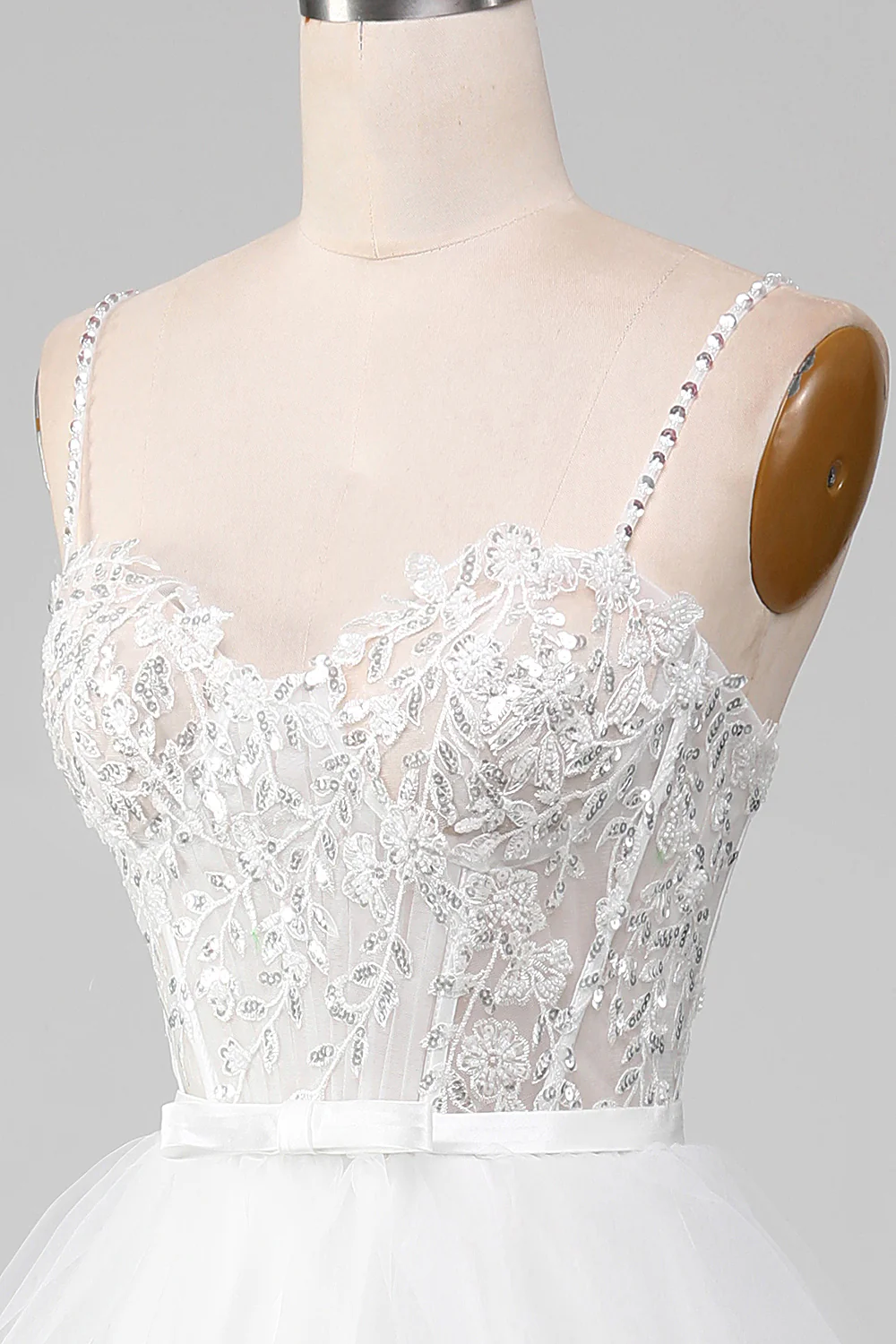 Robe de bal corset de jupe à volants à paillettes scintillantes blanche avec fente - Image 4