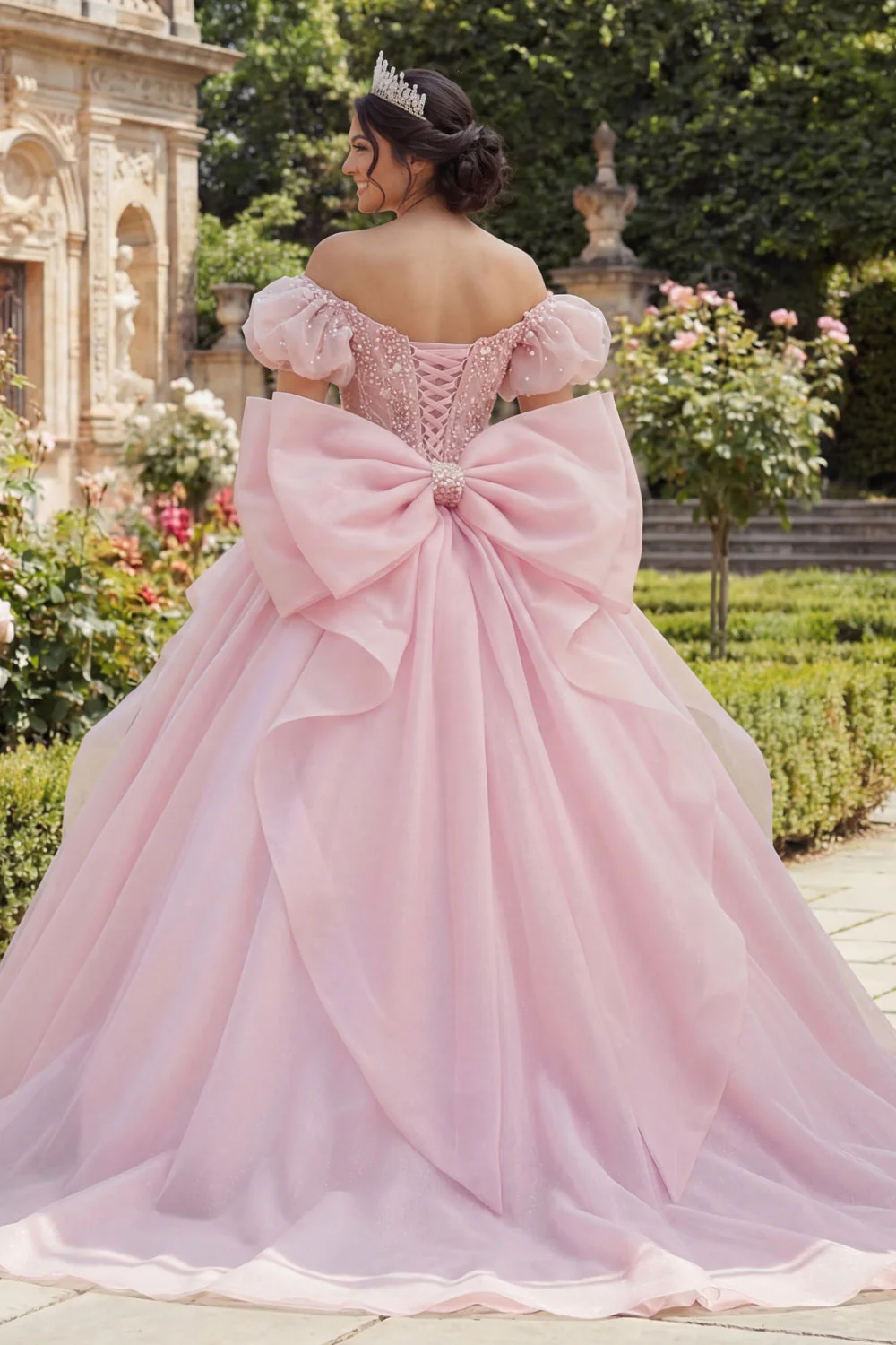 Robe de bal Corset rose perlé décollant sur les épaules, robe quinceañera avec un grand nœud - Image 2