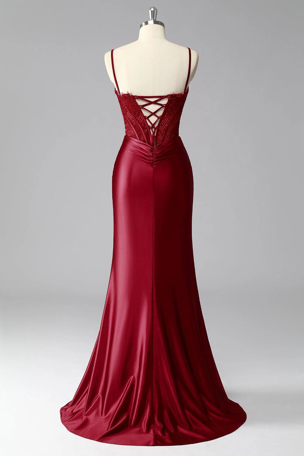 Robe de soirée longue bustier coupe sirène bordeaux en satin froncé - Image 2