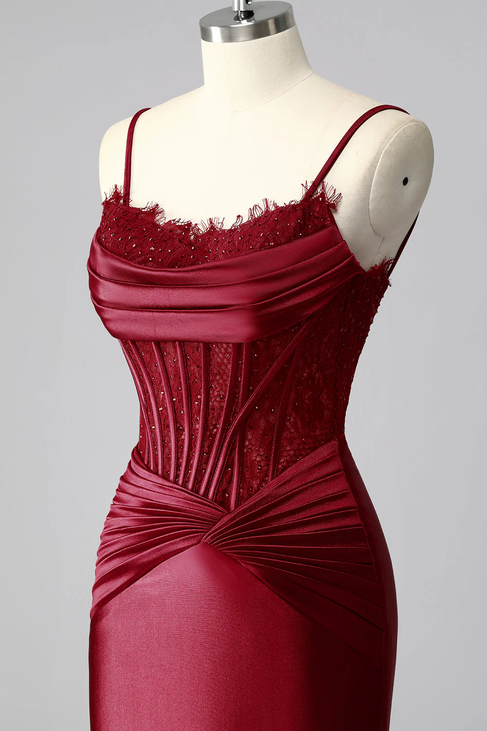Robe de soirée longue bustier coupe sirène bordeaux en satin froncé - Image 6