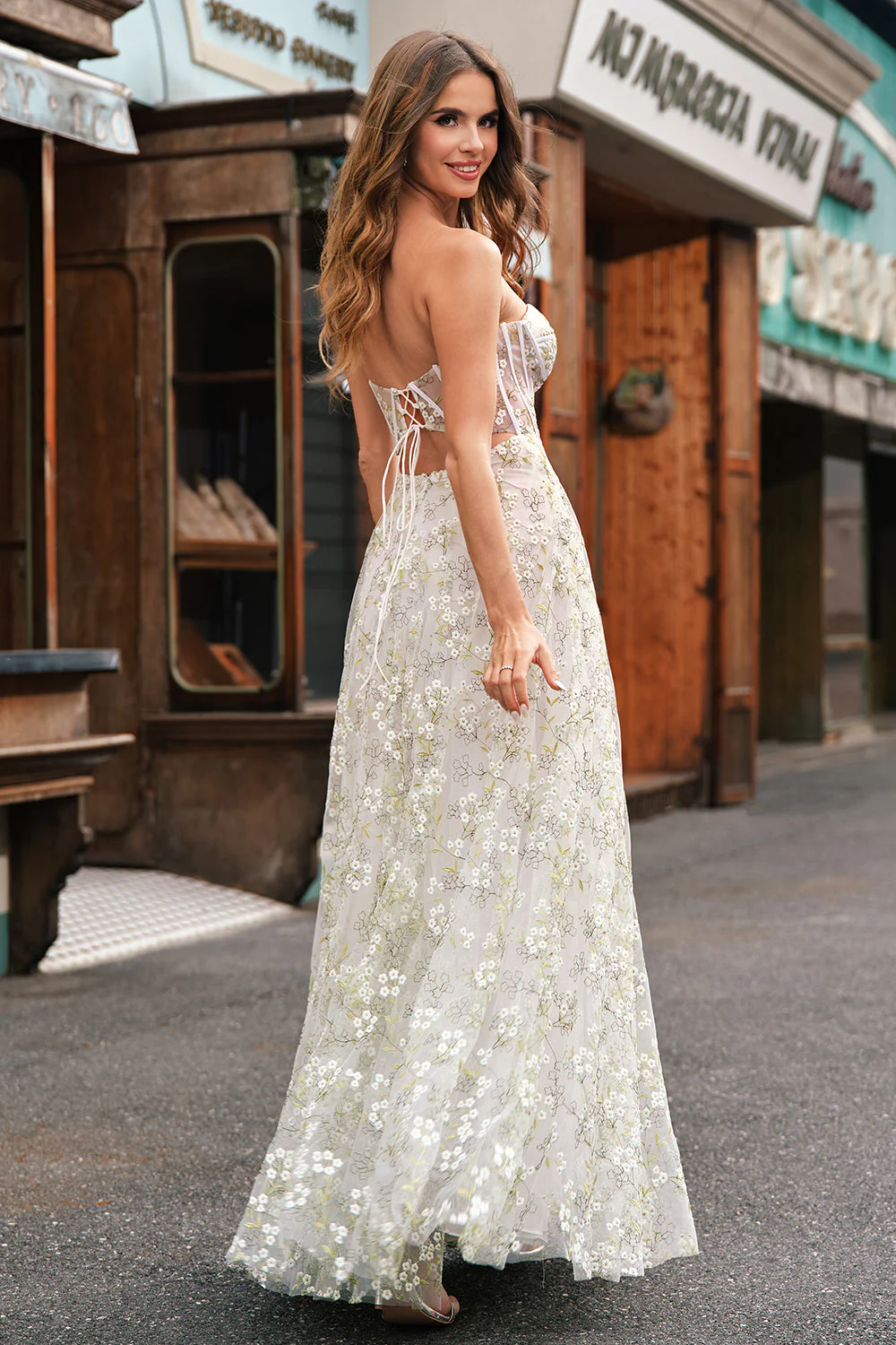 Robe de soirée corset trapèze trapèze vert clair avec broderie - Image 2