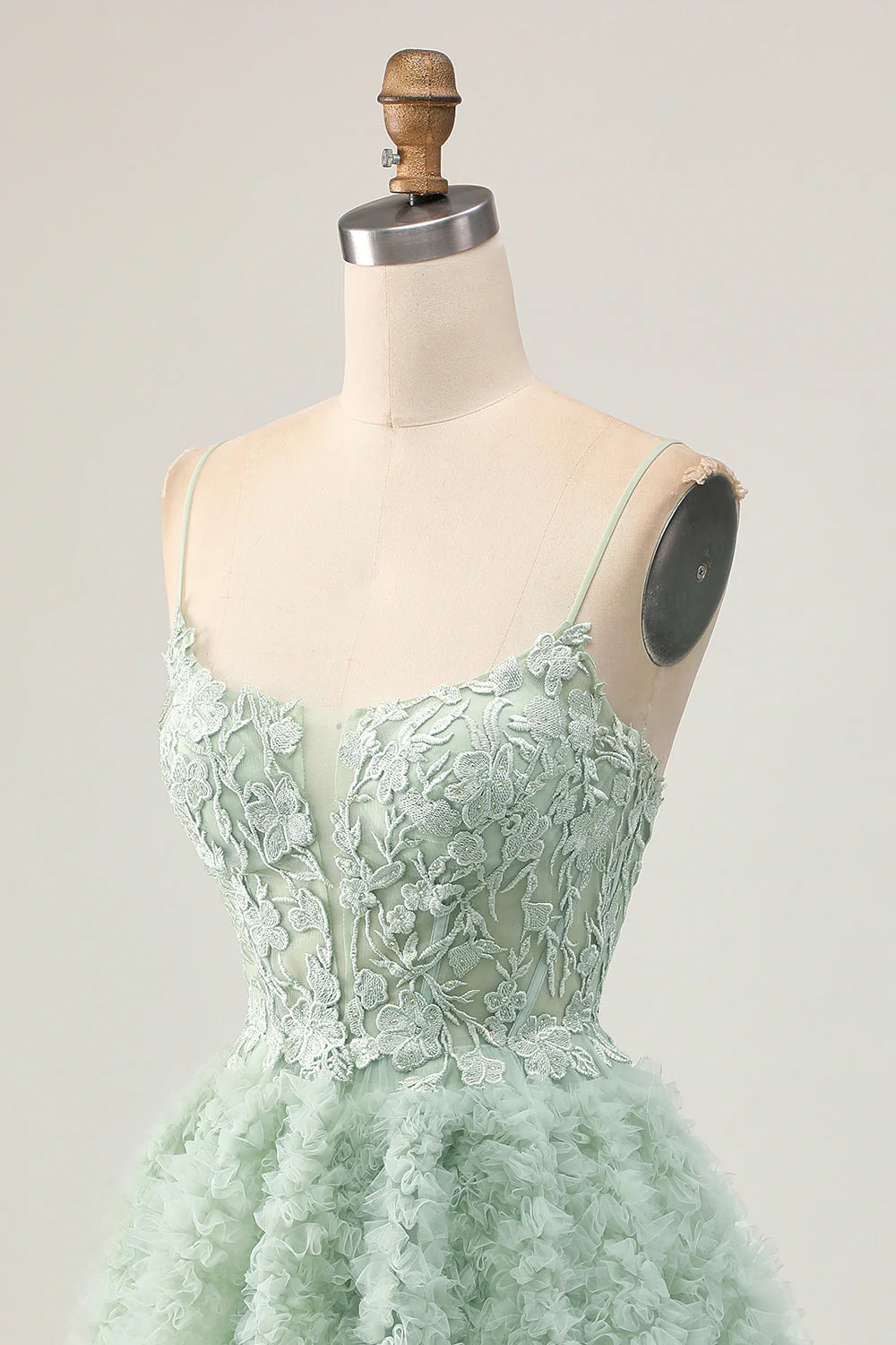 Robe de bal corset trapèze vert sauge avec appliques - Image 7