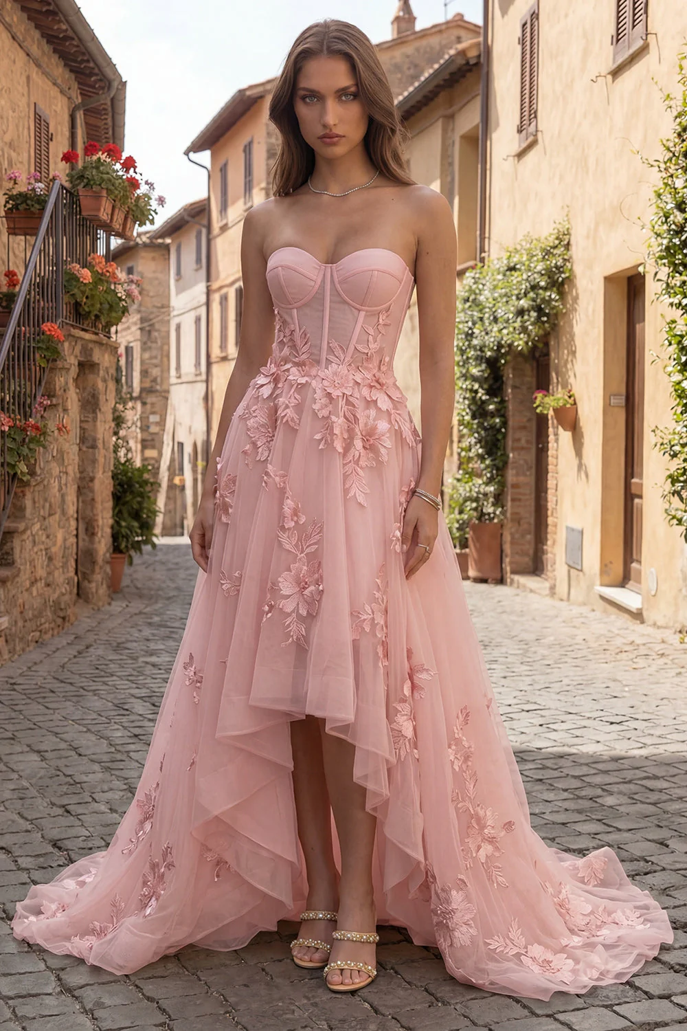 Robe de bal de promo jaune sans bustiers en tulle à ligne A avec une broderie florale - Image 3