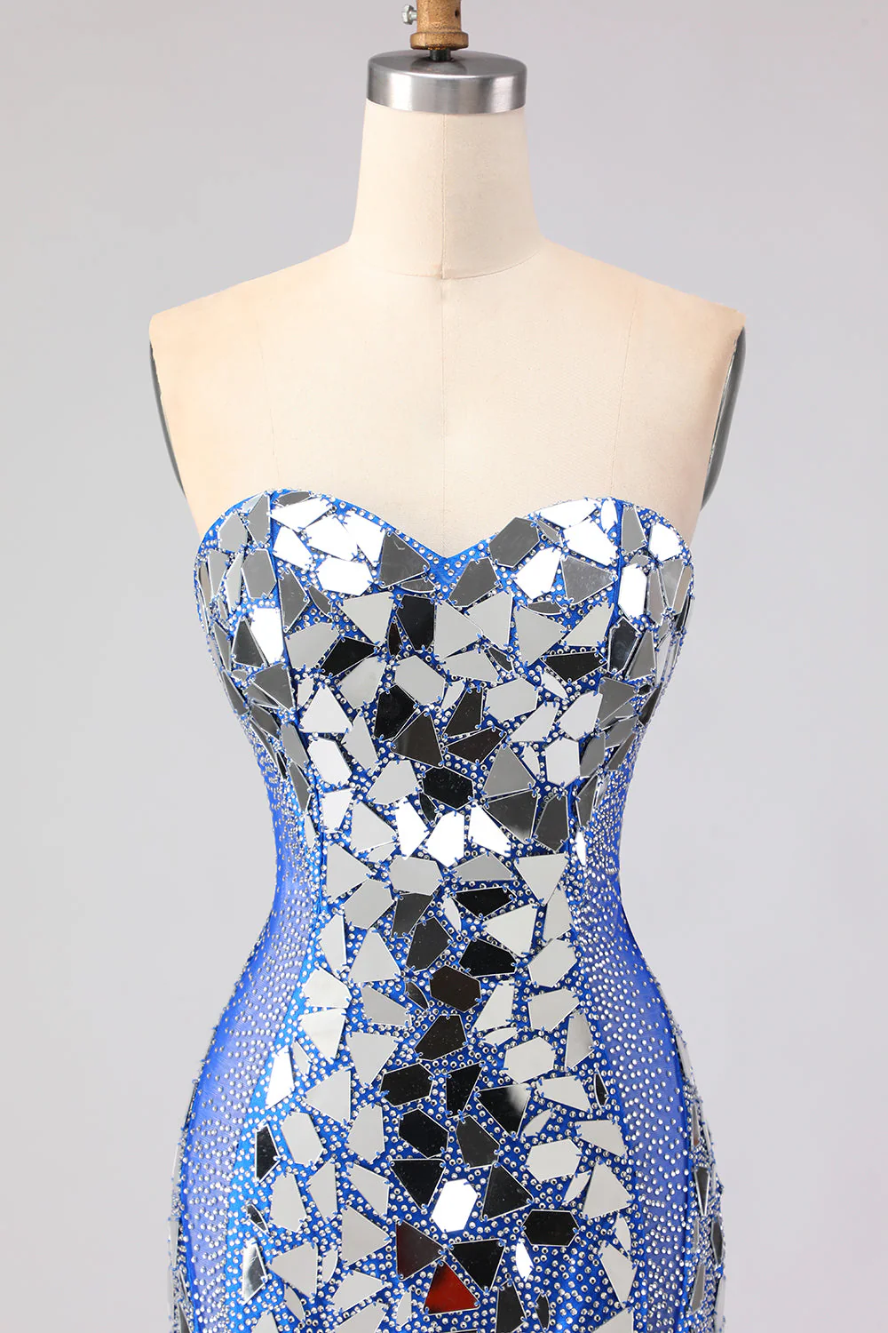 Robe de soirée de promo sirène longue bleu saphir sans bretelles perlée à fentes latérales avec miroir - Image 4