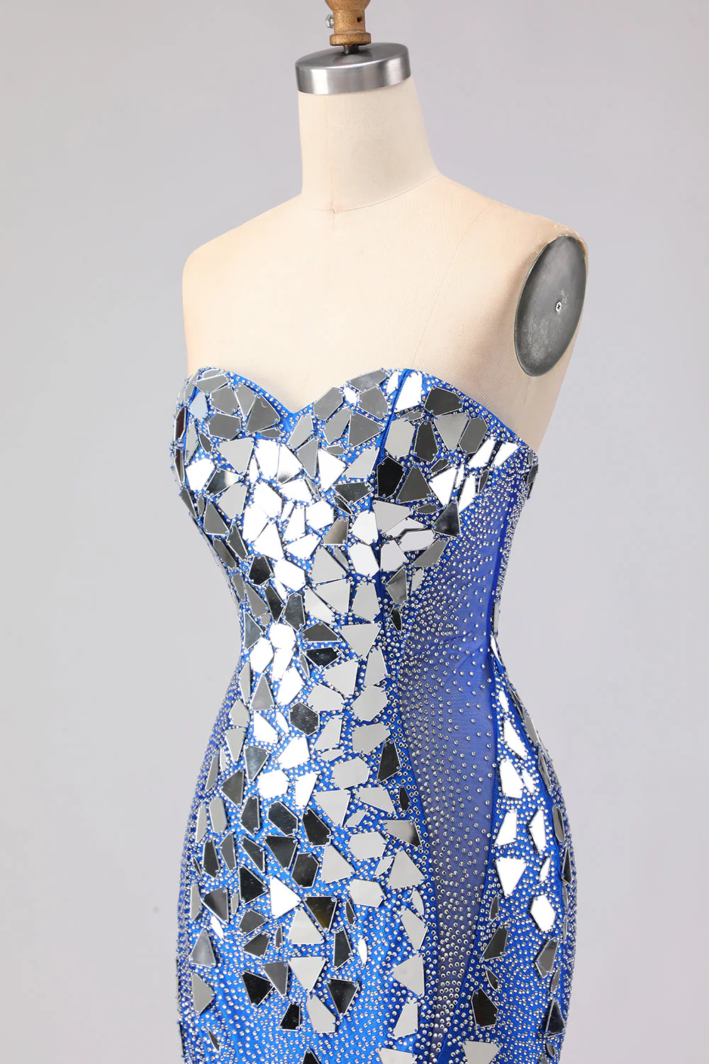 Robe de soirée de promo sirène longue bleu saphir sans bretelles perlée à fentes latérales avec miroir - Image 6