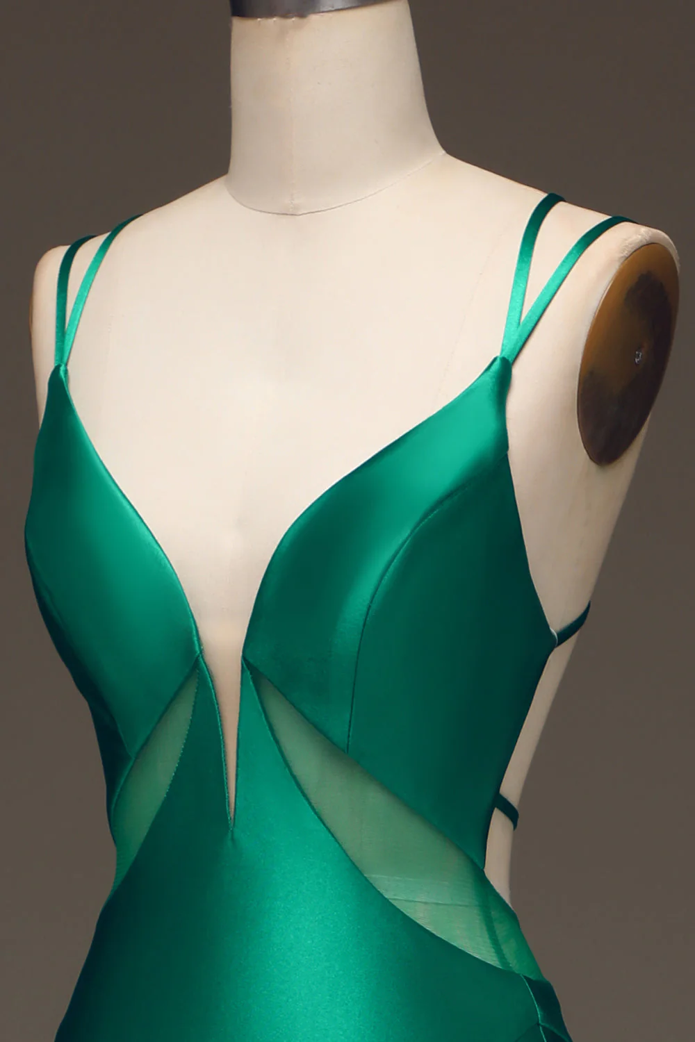 Robe de soirée sirène en satin vert à col V profond avec dos lacé - Image 6