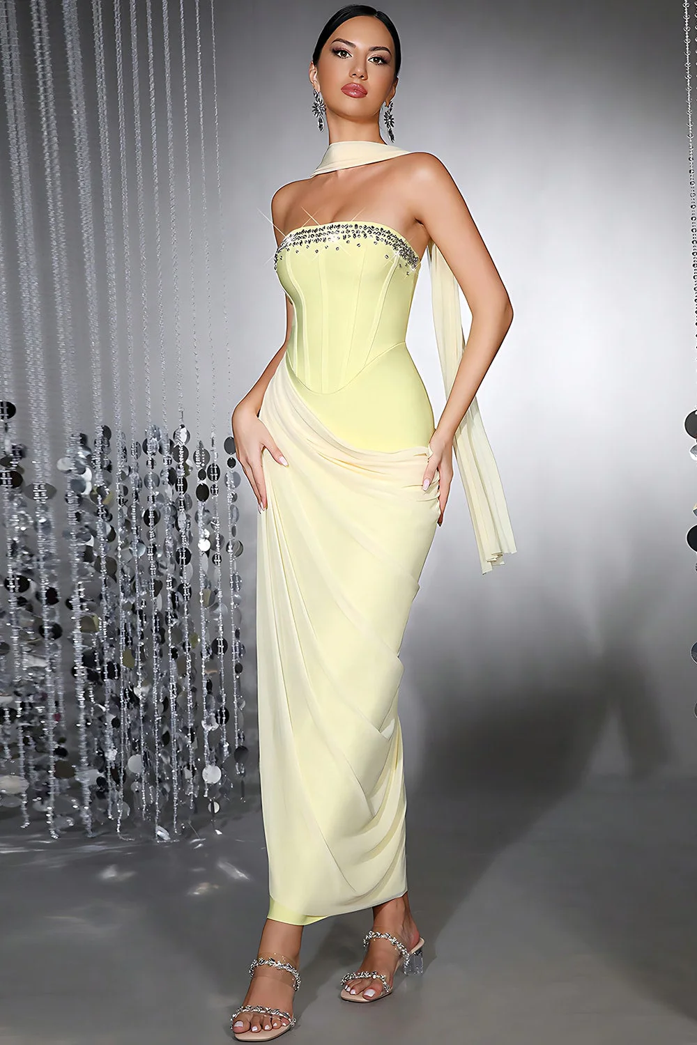 Robe de bal décapotable en forme de corset jaune fourreau, sans bretelles et écharpe au col - Image 3