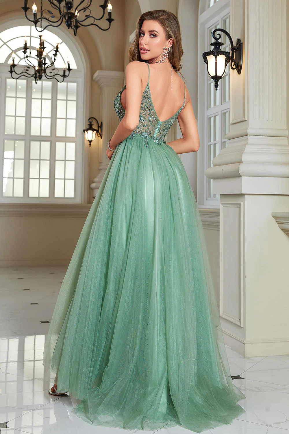 Robe de bal en tulle long tulle perlé bordeaux scintillante avec fente - Image 8