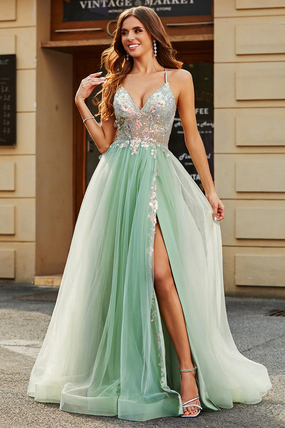 Robe de bal en Tulle perlé vert clair à col en V à col en V avec fente - Image 3