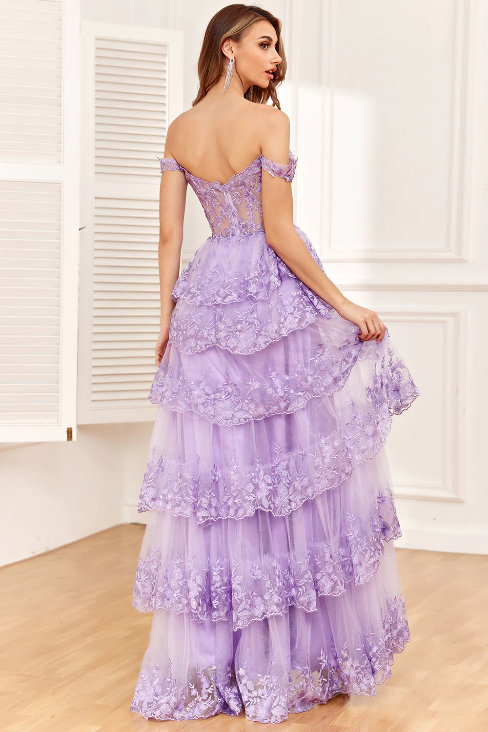 Robe de bal fuchsia à épaules dénudées avec paillettes - Image 11
