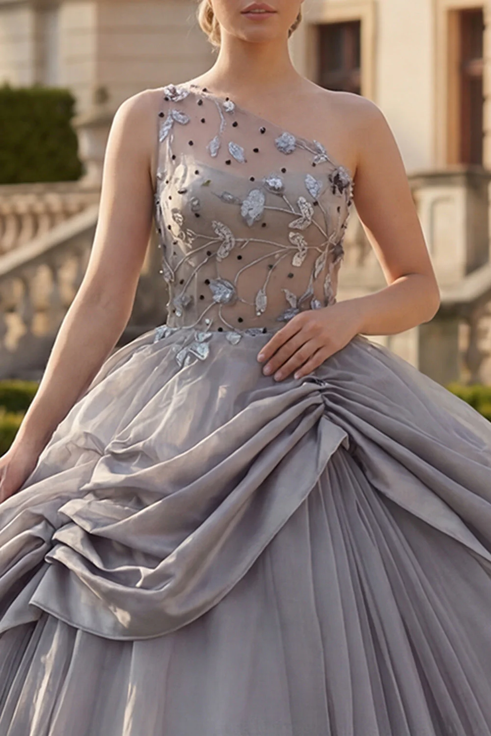 Robe de bal gris clair à une épaule, robe de quinceañera plissée appliquée - Image 3
