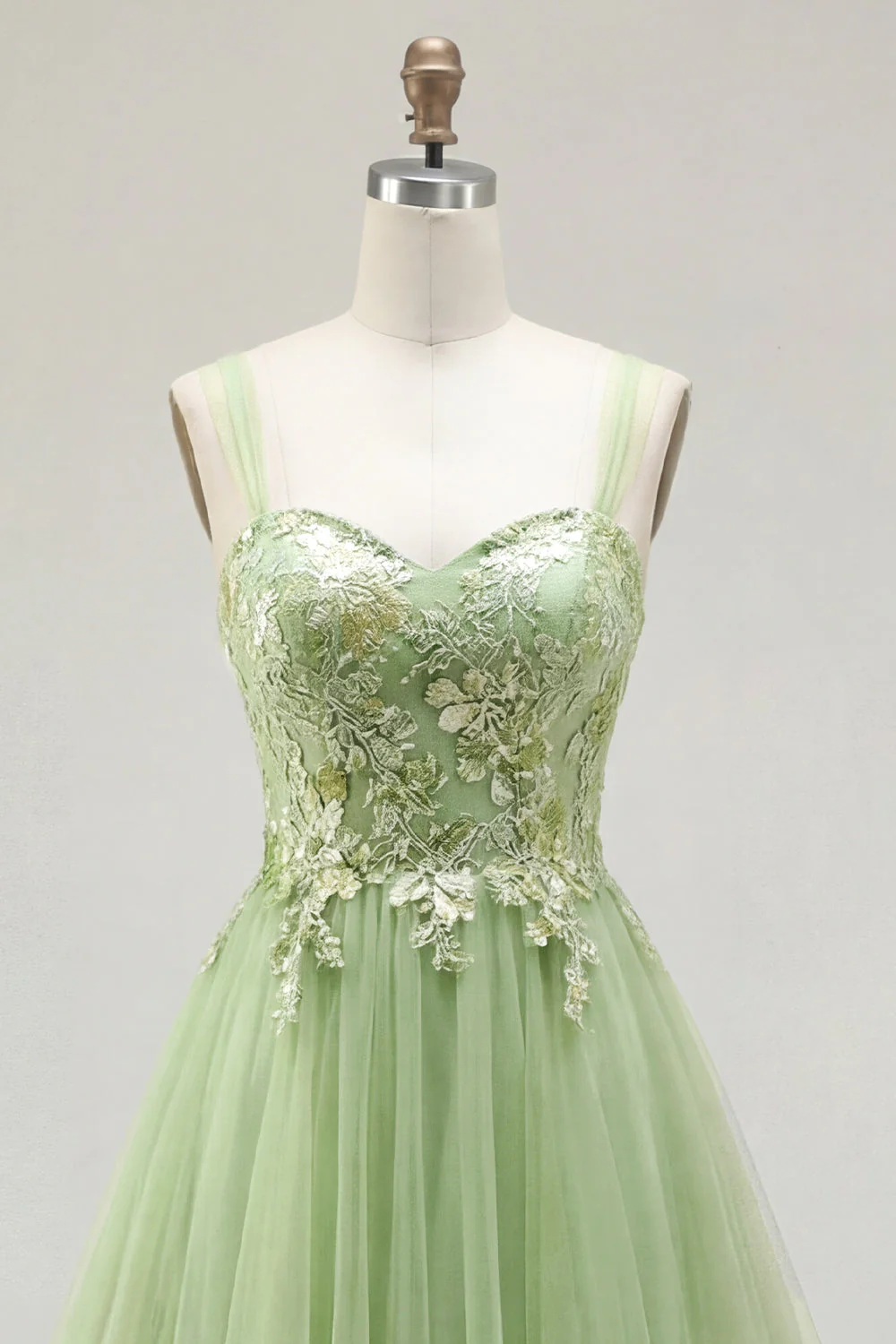 Robe de bal longue à bretelles fines verte à bretelles fines avec des appliques - Image 5