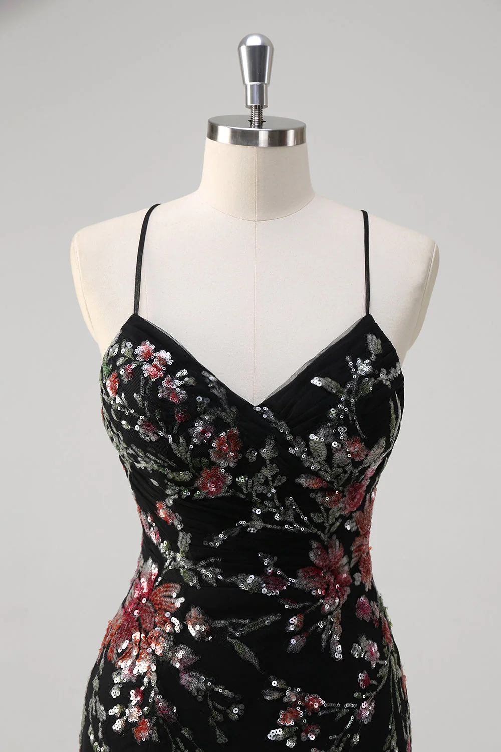 Robe de soirée longue noire sirène à bretelles spaghetti avec paillettes - Image 4